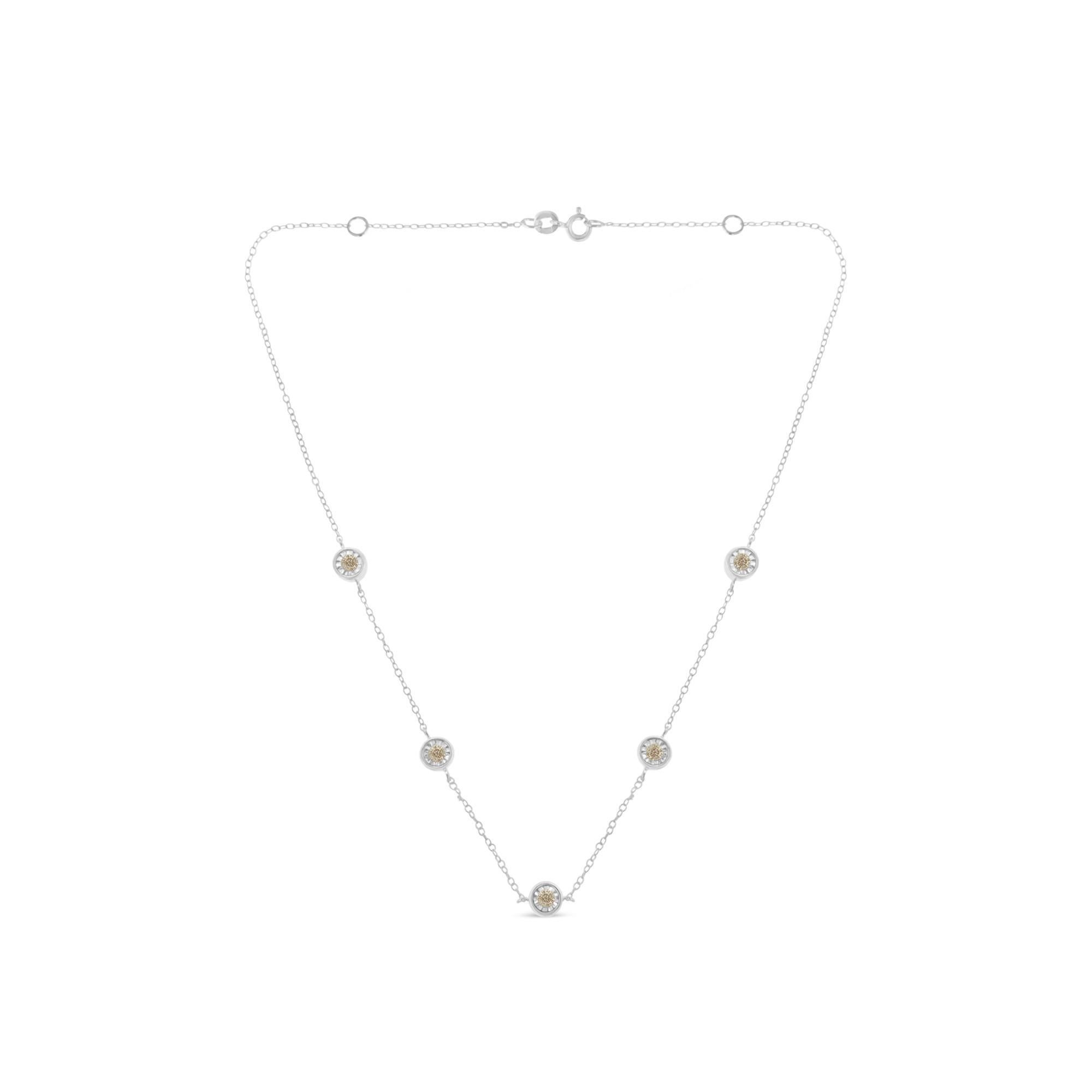 Moderno Collana Station in argento 925 con diamanti rotondi da 1/2 cttw in vendita