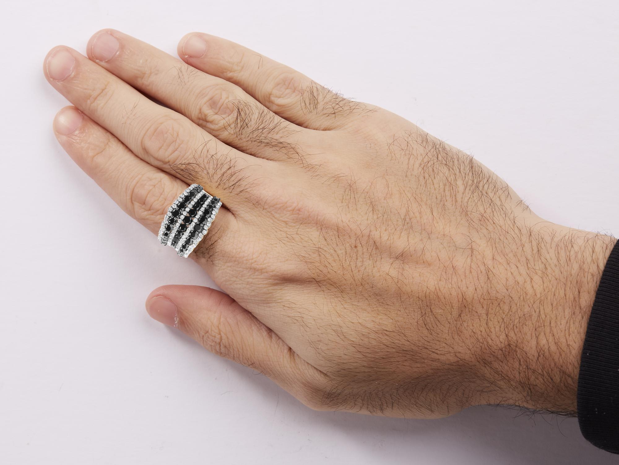 .925 Sterling Silver 1 3/4 Cttw Treated Alternating Diamond Multi Row Band Ring (bague à plusieurs rangs de diamants alternés) Neuf - En vente à New York, NY