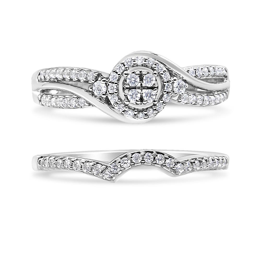 Te presentamos una deslumbrante obra maestra elaborada con la máxima precisión y elegancia. Este anillo y banda de plata de ley 925 es un verdadero símbolo de amor eterno. Con un fascinante Marco de Diamantes Compuestos de 1/3 Cttw, captura sin