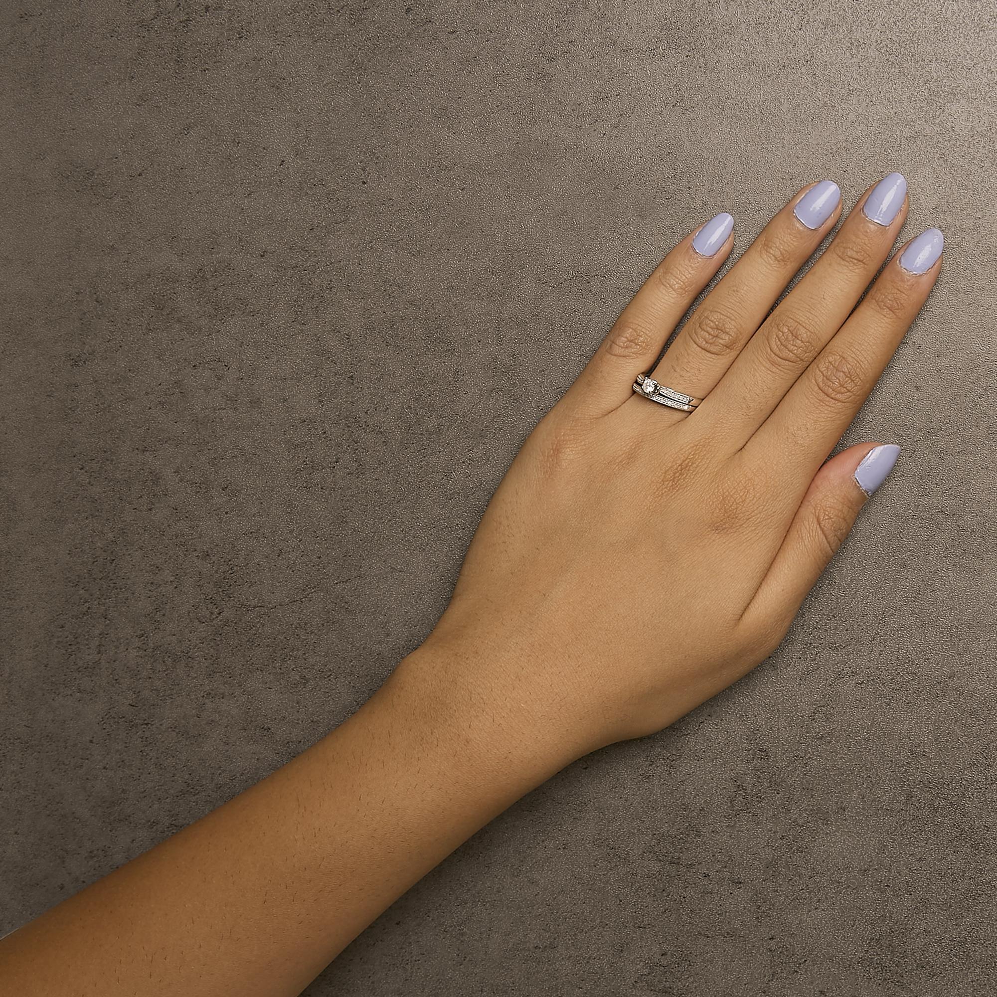 Taglio rotondo Anello di fidanzamento in argento 925 con diamante da 1/3 Cttw e castone con grana in vendita