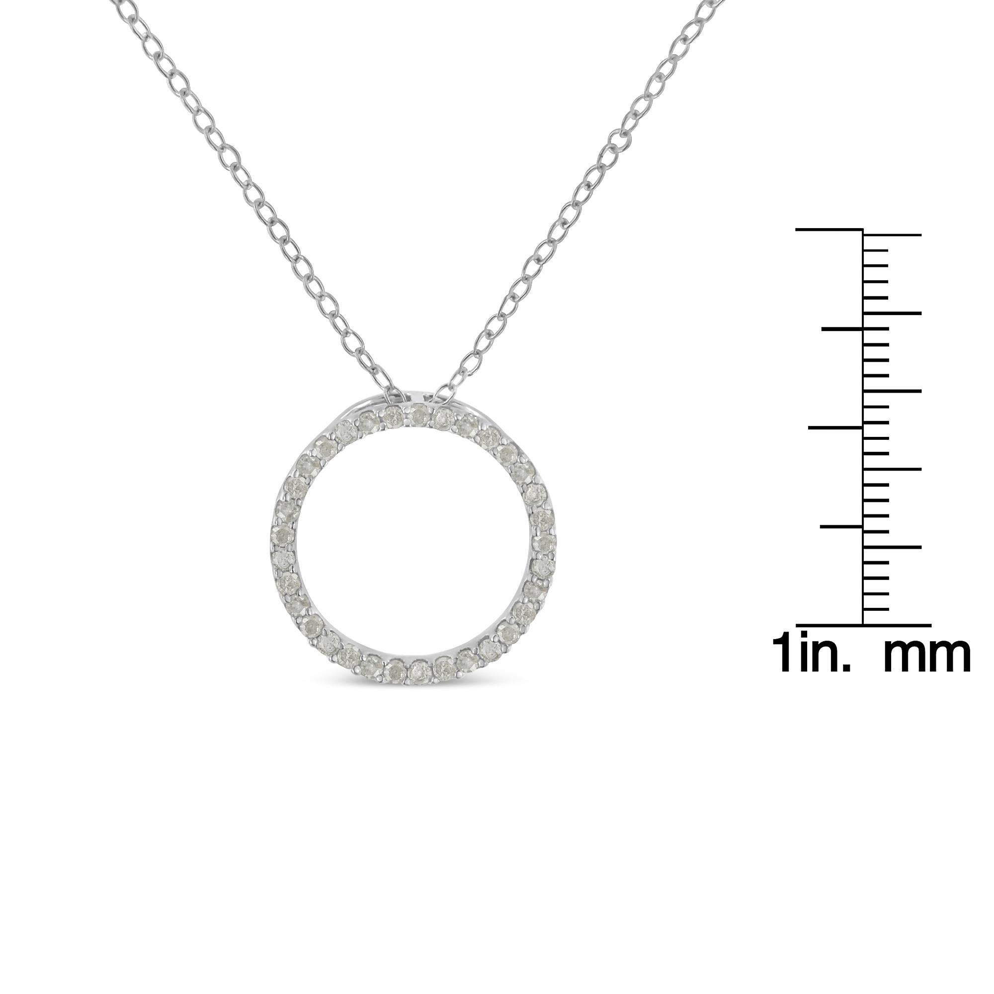 Taglio rotondo Collana con ciondolo a forma di cerchio aperto in argento 925 con diamanti da 1/3 Cttw in vendita