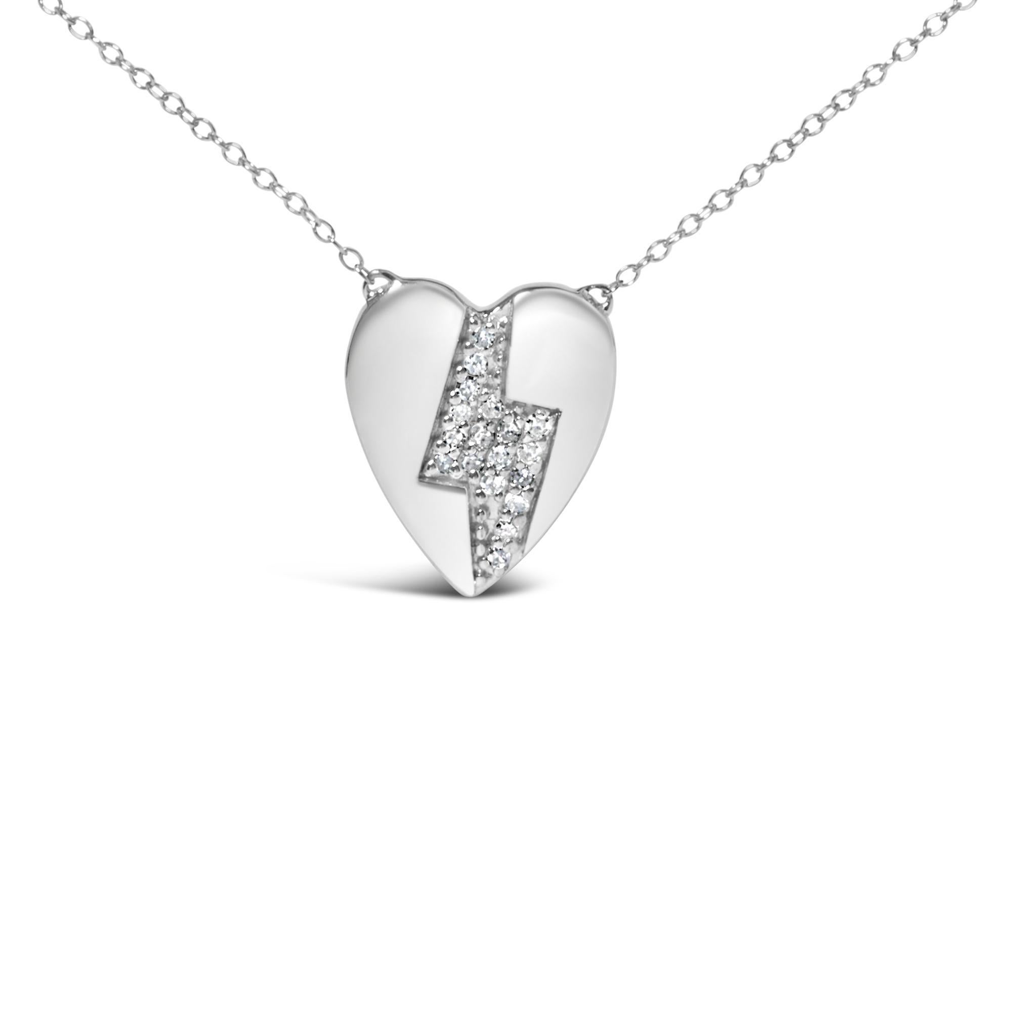 Accendi una scintilla di eleganza e fascino audace con questa squisita collana con ciondolo, meticolosamente realizzata in argento sterling 925 rodiato. Progettato per catturare i cuori, fonde il fascino romantico di una classica silhouette a cuore