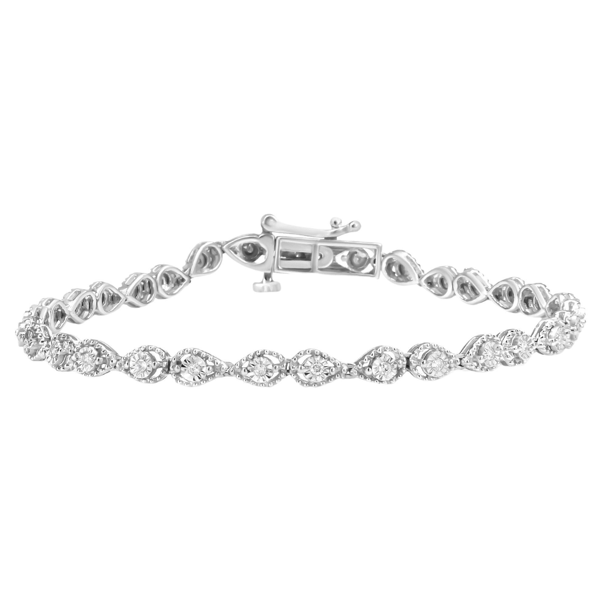 .925 Sterling Silver 1/4 Carat Diamond Beaded Marquise Shape Link Bracelet en vente