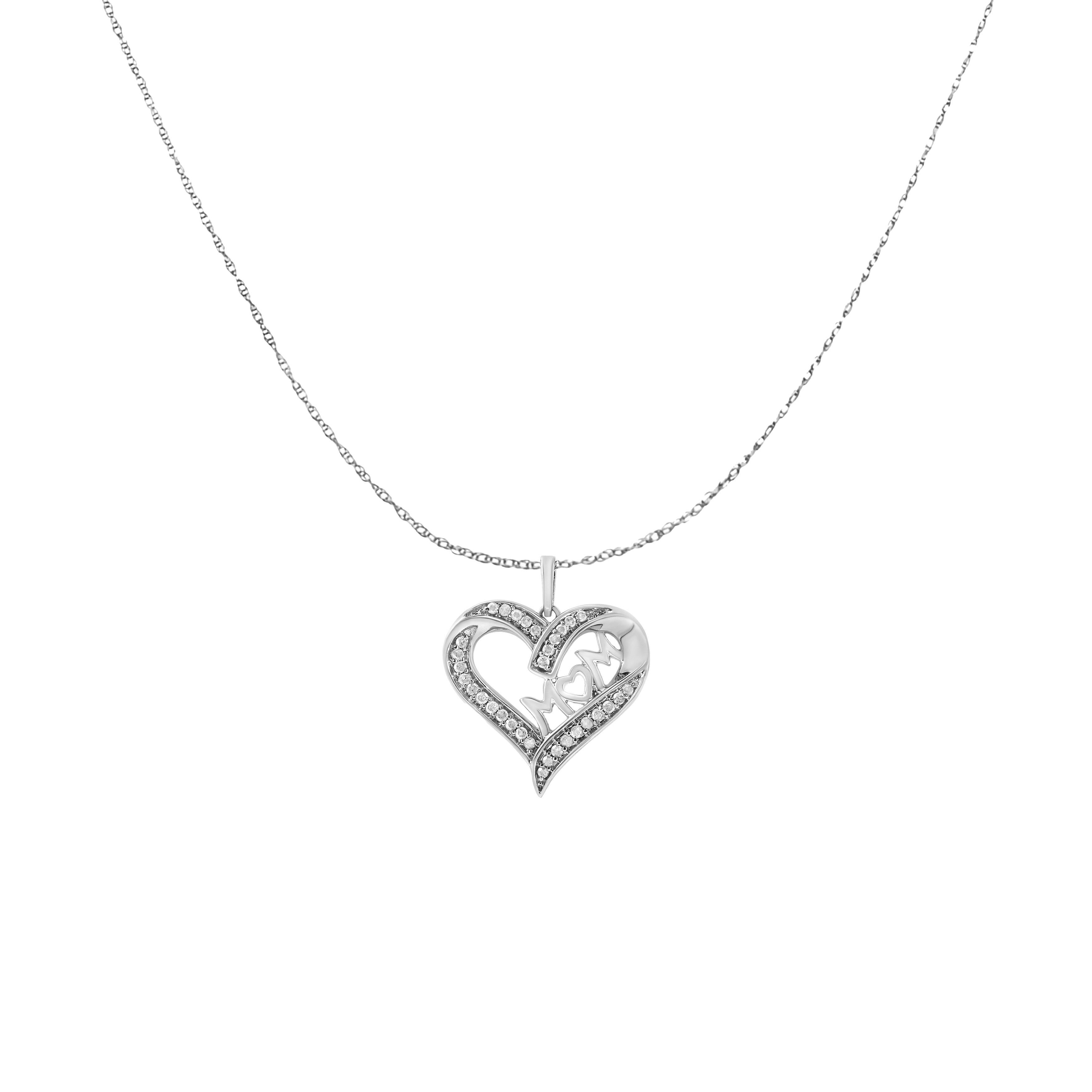 Contemporain Collier pendentif en argent sterling gravé en forme de cœur avec diamants de 1/4 carat, .925 en vente