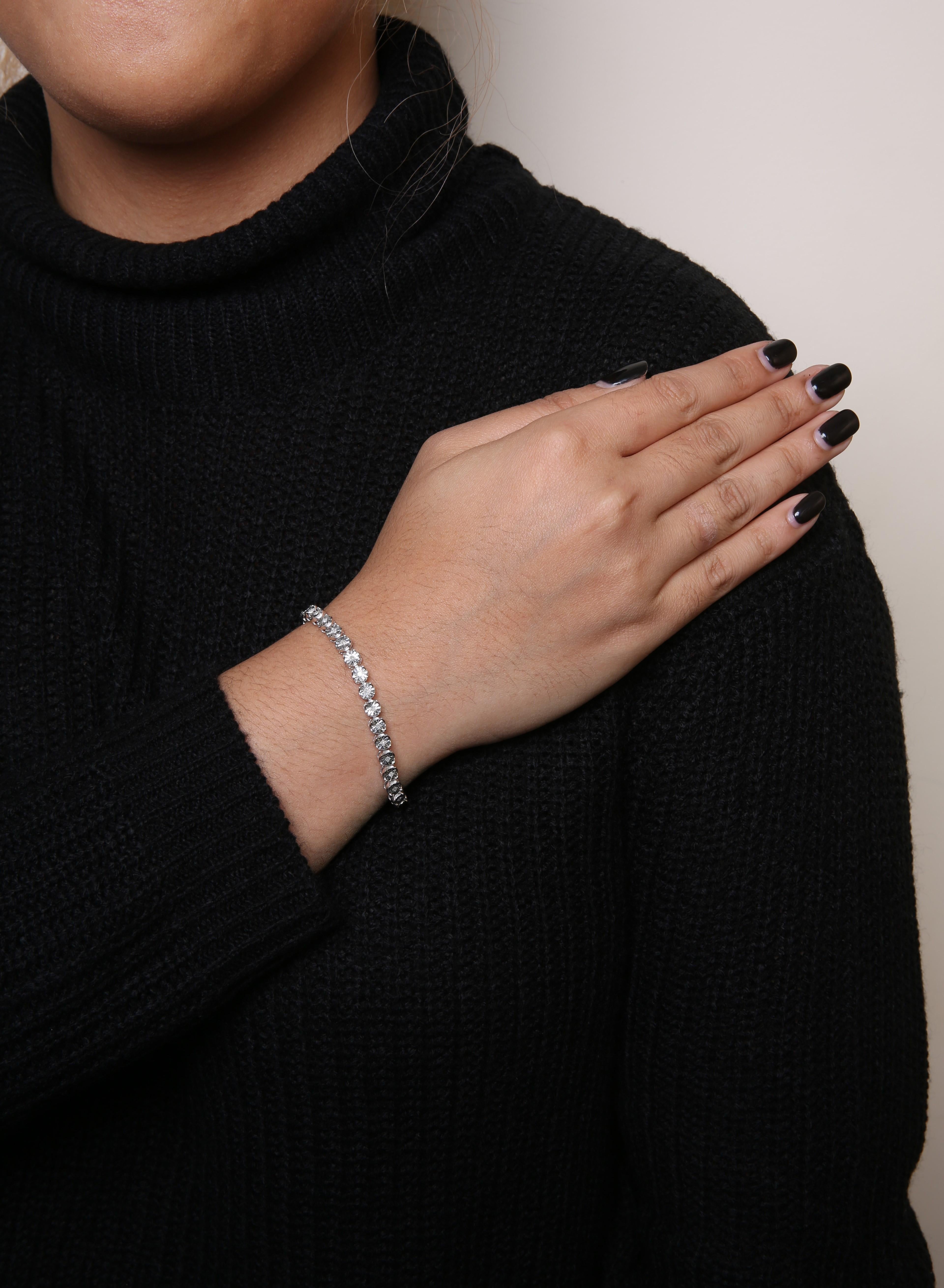 .925 Sterlingsilber 1/4 Karat Diamant Starburst Rundes Glieder-Tennisarmband im Zustand „Neu“ in New York, NY