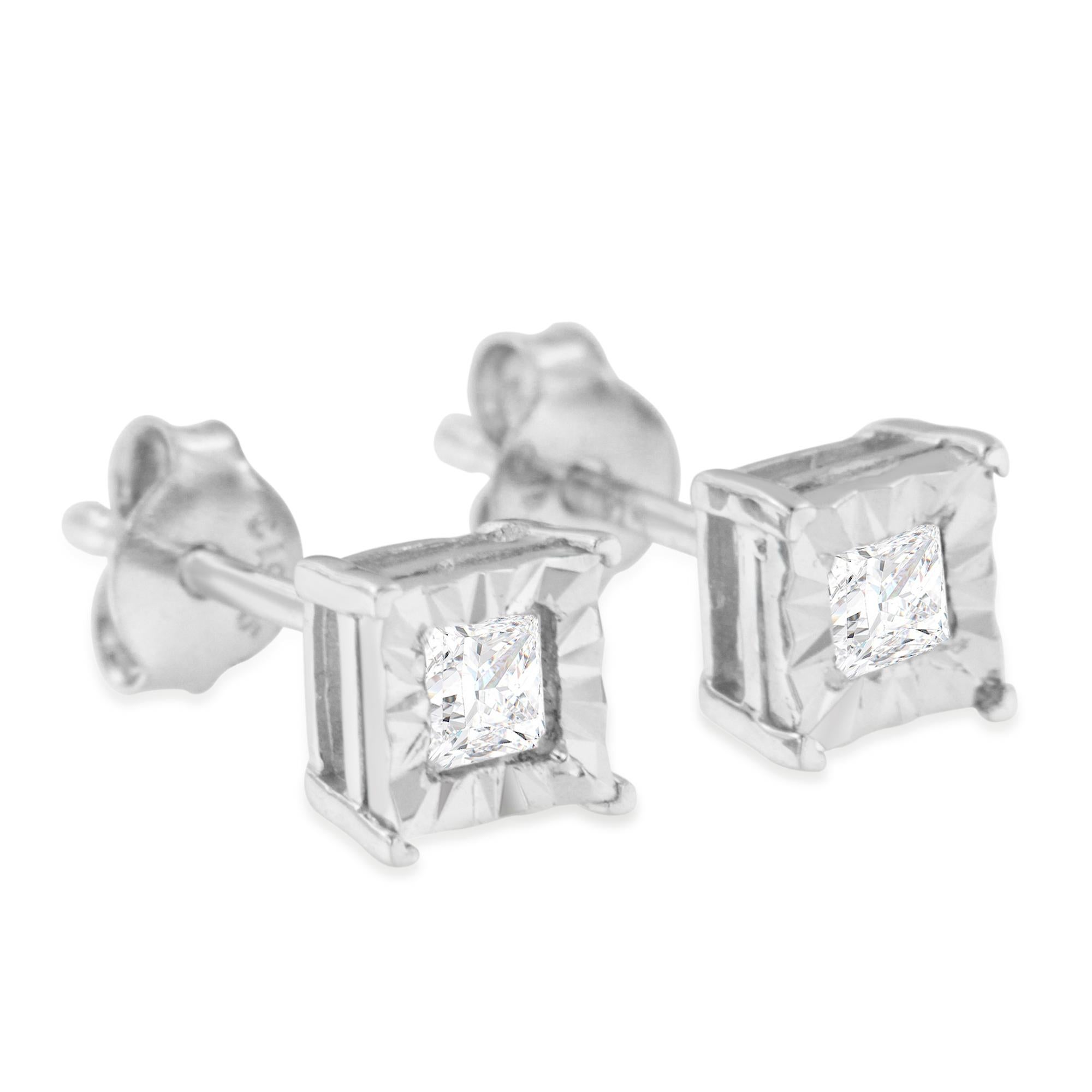 Clous d'oreilles solitaires en argent sterling avec diamant taille princesse de 1/4 carat de .925 Neuf - En vente à New York, NY