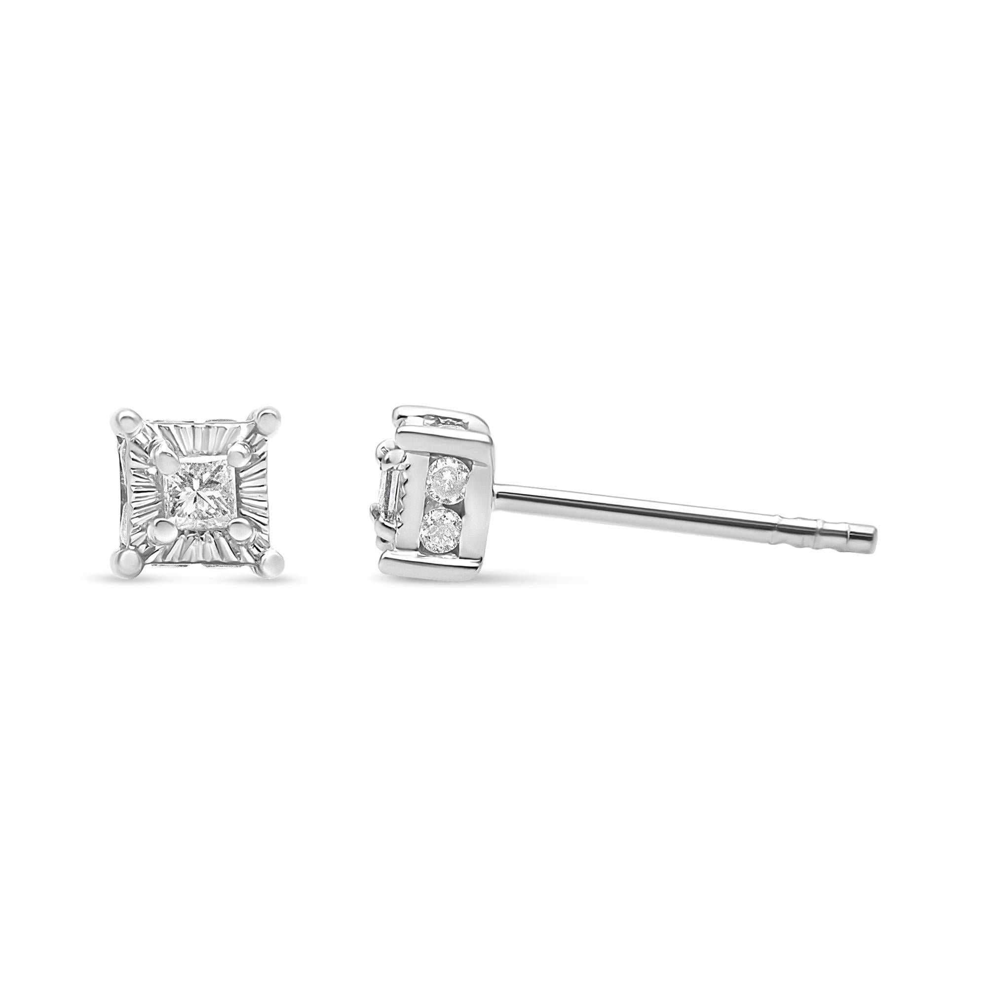 Moderne Boucles d'oreilles solitaires en argent 925 avec diamant taille princesse 1/4 Cttw en vente