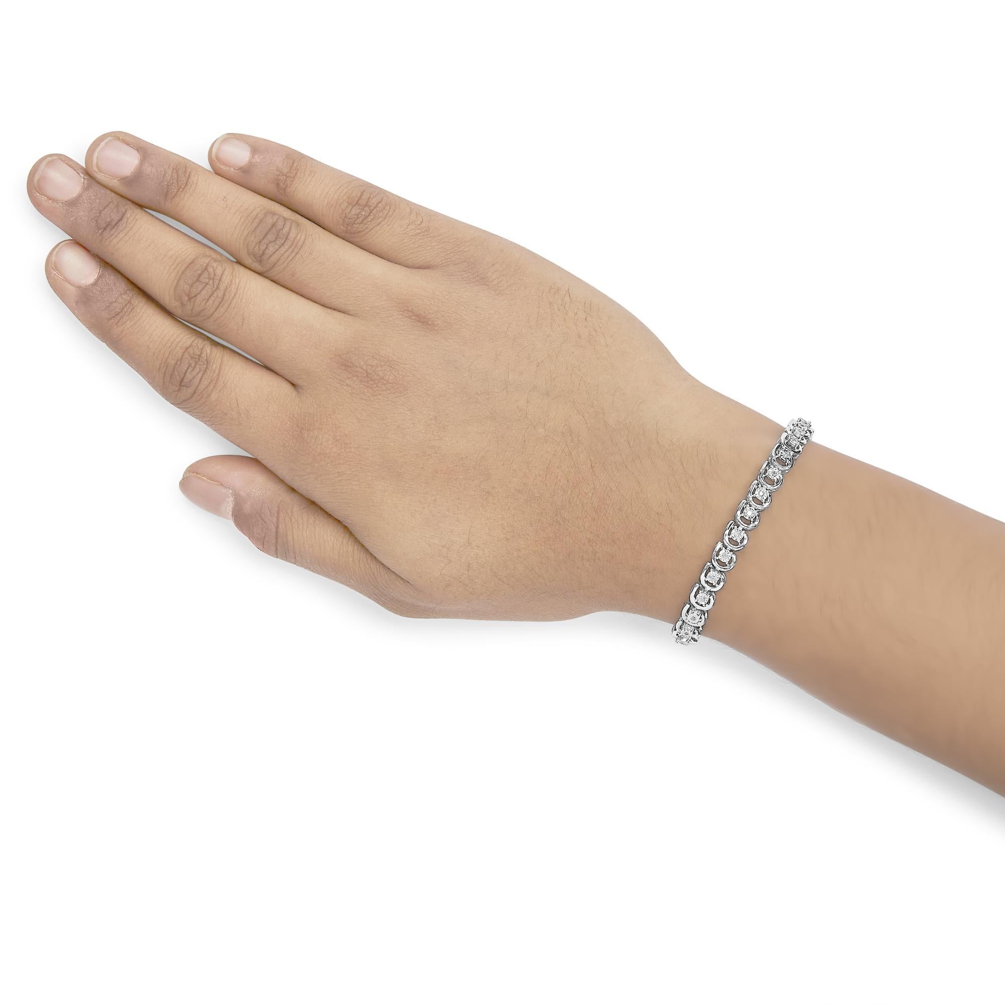 Taille ronde .925 Sterling Silver 1/4 Cttw Round-cut Diamond 