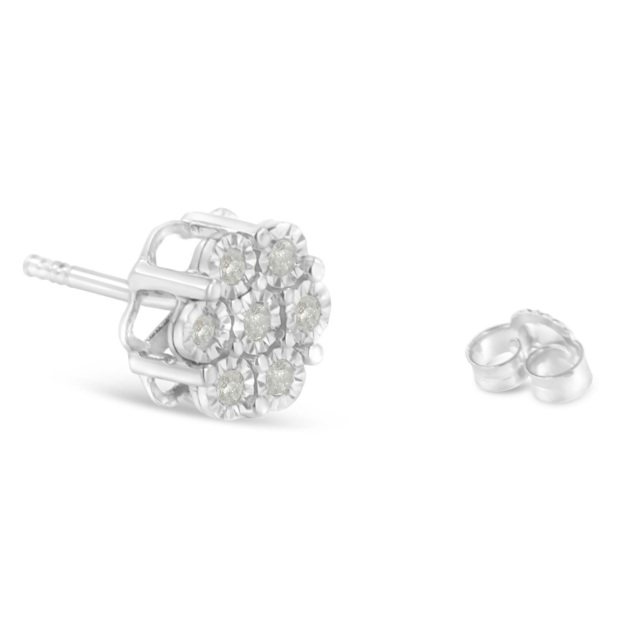 Taglio rotondo Orecchini a bottone in argento 925 con diamanti rotondi da 1/4 di carato e cluster floreali in vendita