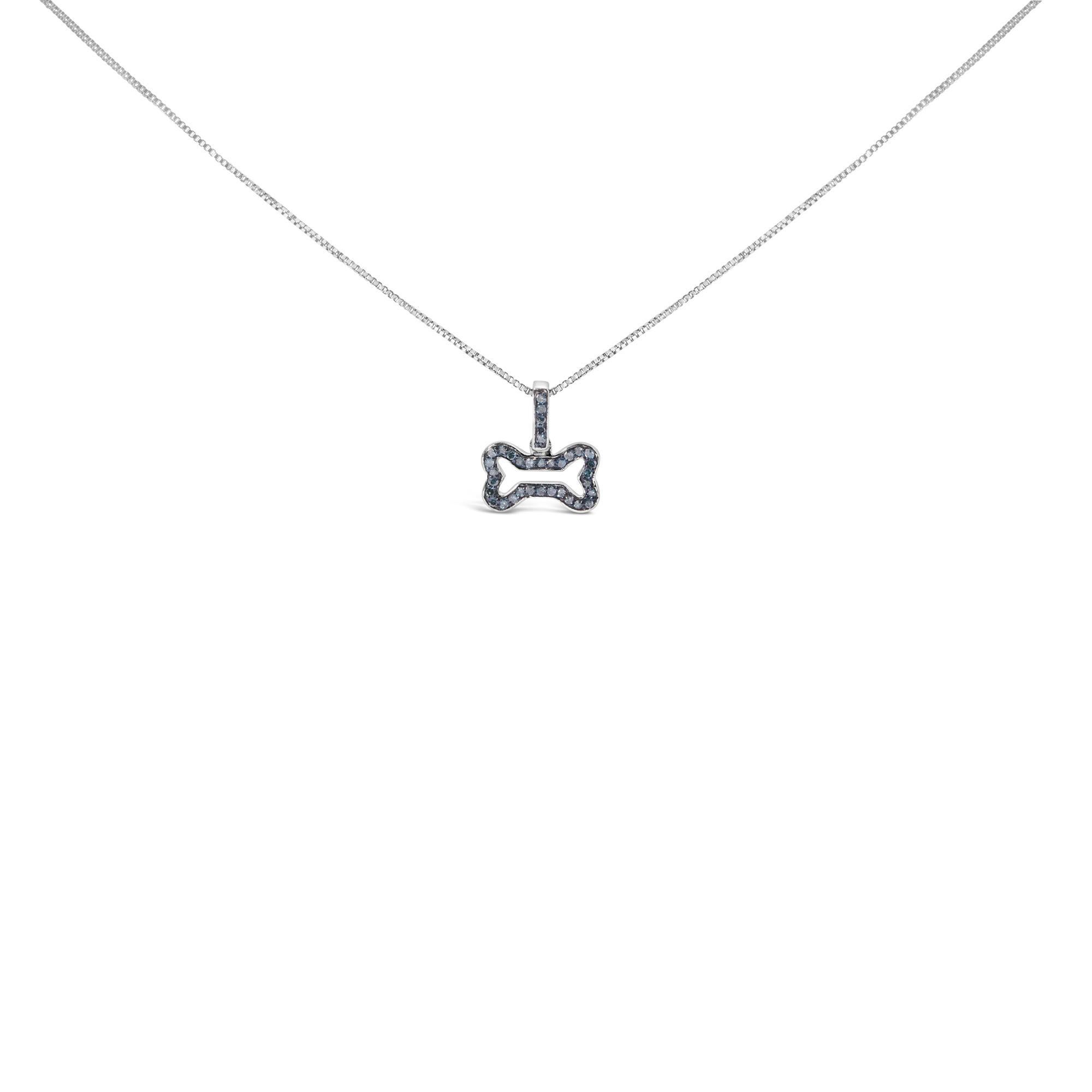 Entdecken Sie die charmante Mischung aus Skurrilität und Luxus mit dieser exquisiten Hundeknochen-Halskette aus 925er Sterlingsilber, die sorgfältig rhodiniert wurde, um dauerhaften Glanz und Haltbarkeit zu gewährleisten. Jeder Anhänger ist mit