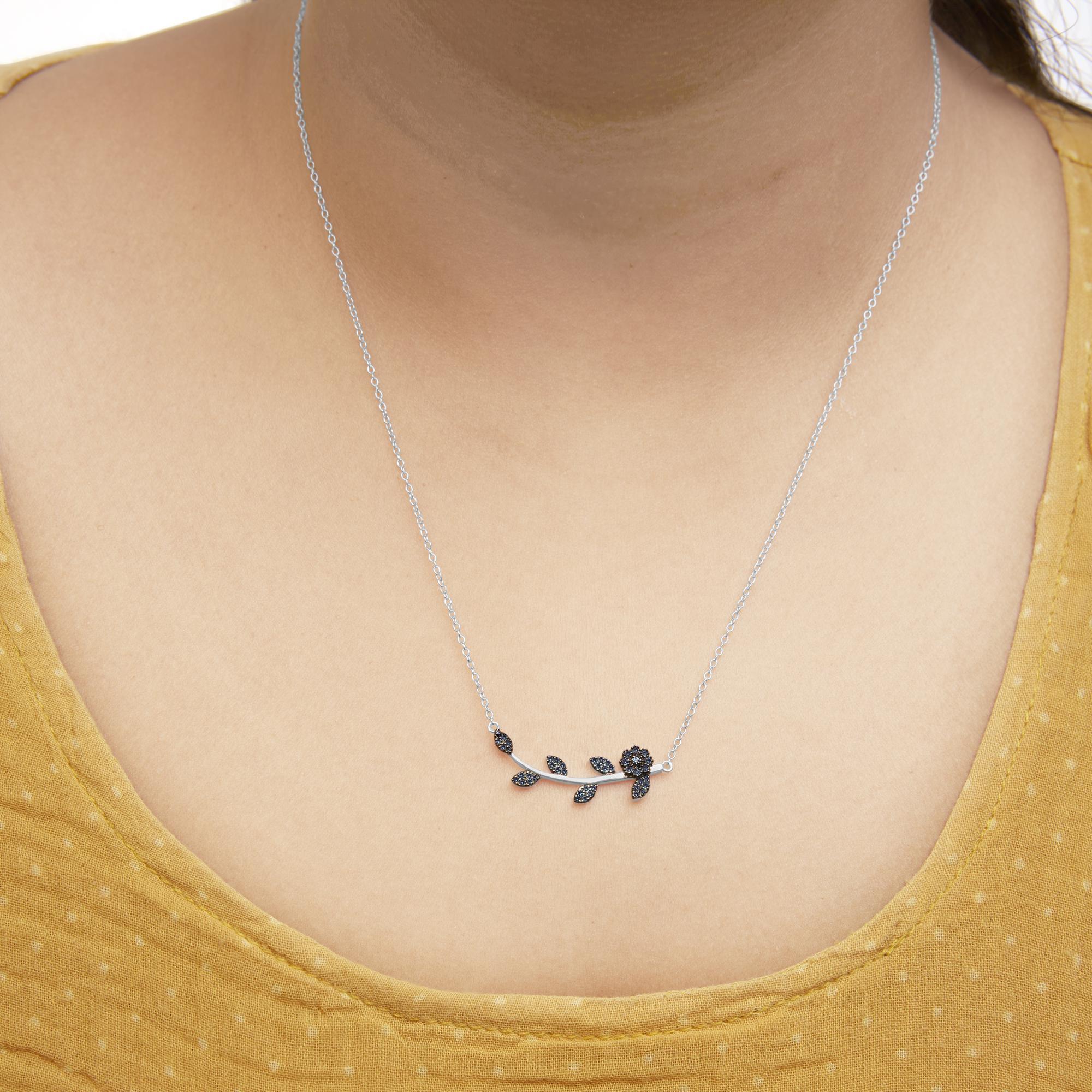 Taglio rotondo Collana con ciondolo a forma di foglia e ramo in argento 925 con diamante blu da 1/5 Cttw