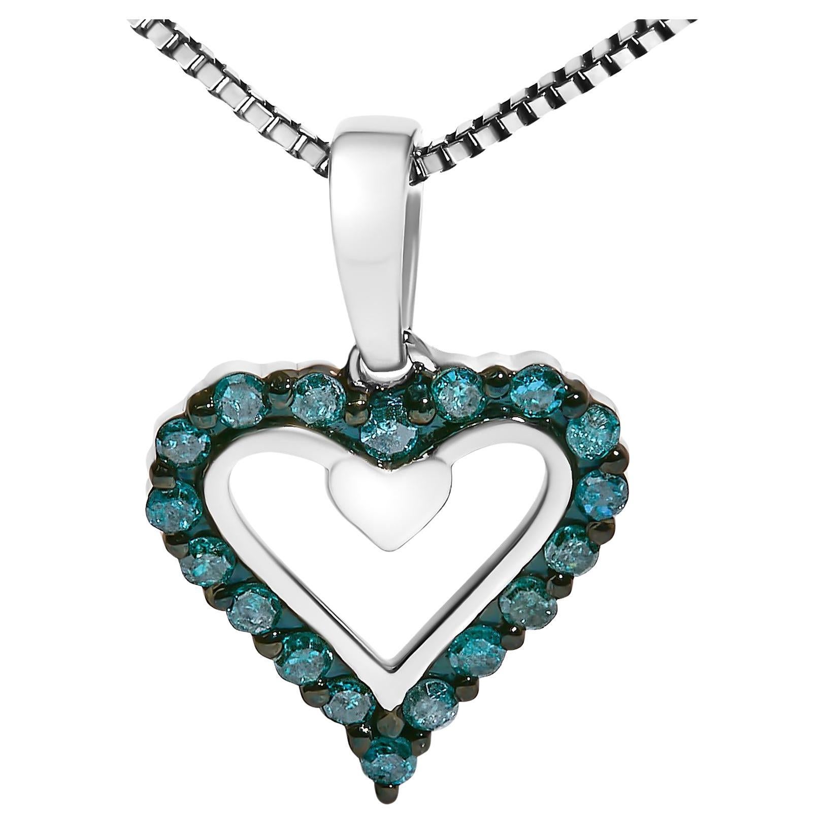 Collana con ciondolo a cuore aperto in argento 925 con diamanti blu da 1/5 ctw