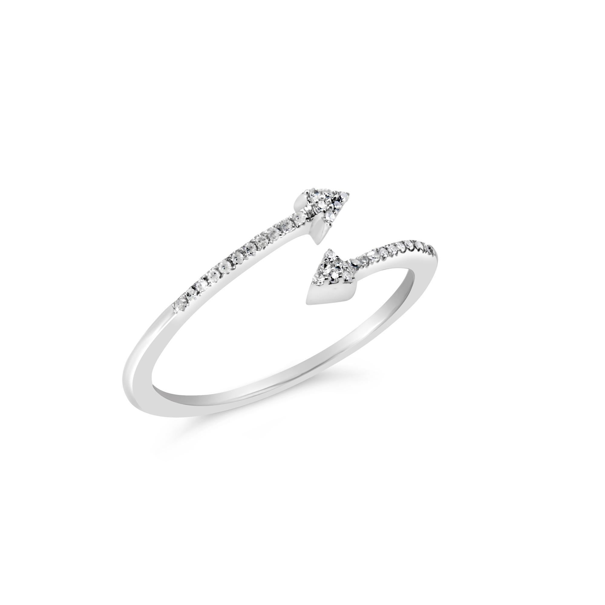 Moderno Anello aperto con doppia punta di freccia in argento 925 con diamante da 1/5 Cttw in vendita