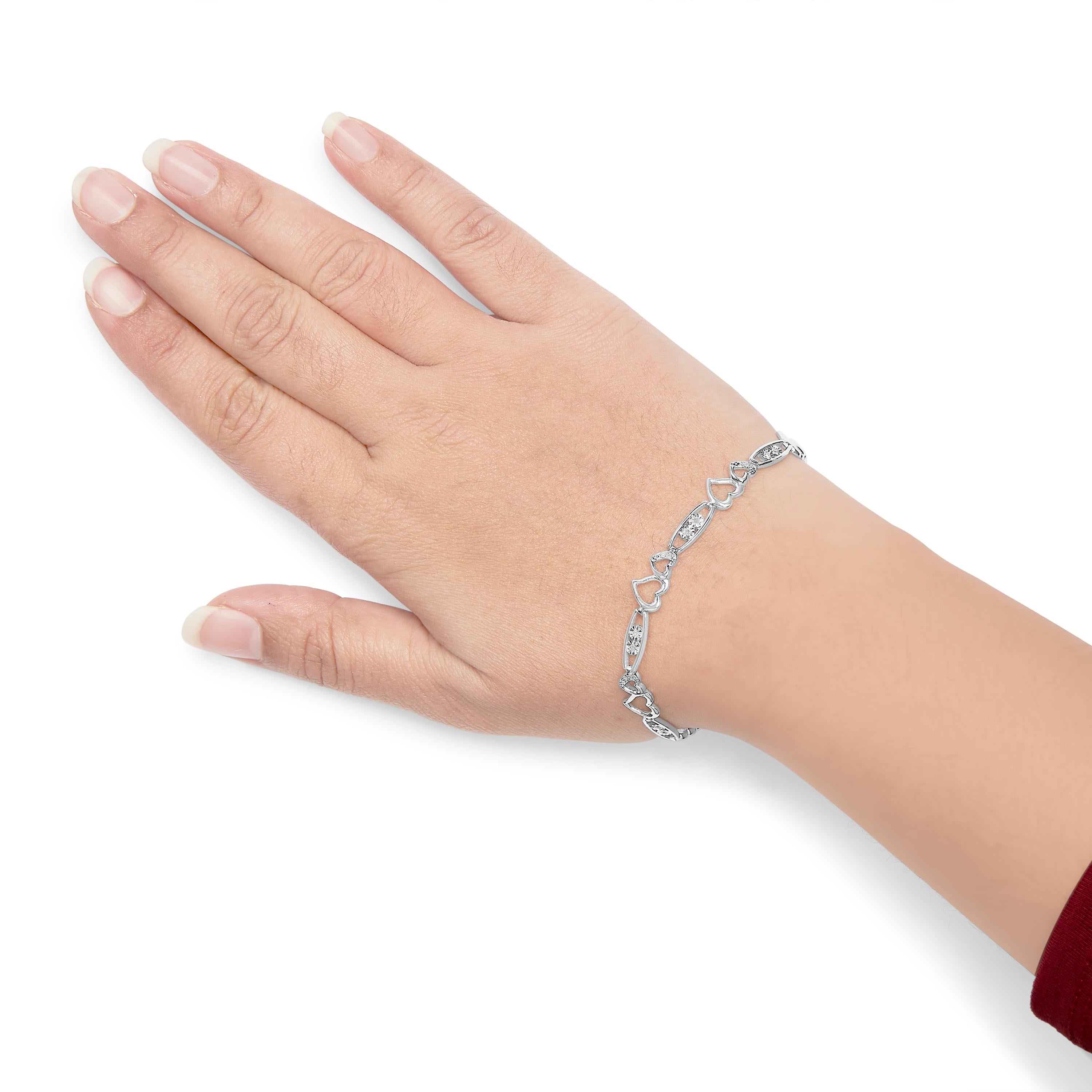 Taglio rotondo Bracciale con doppio cuore in argento 925 e diamanti da 1/5 carati A. Silver in vendita