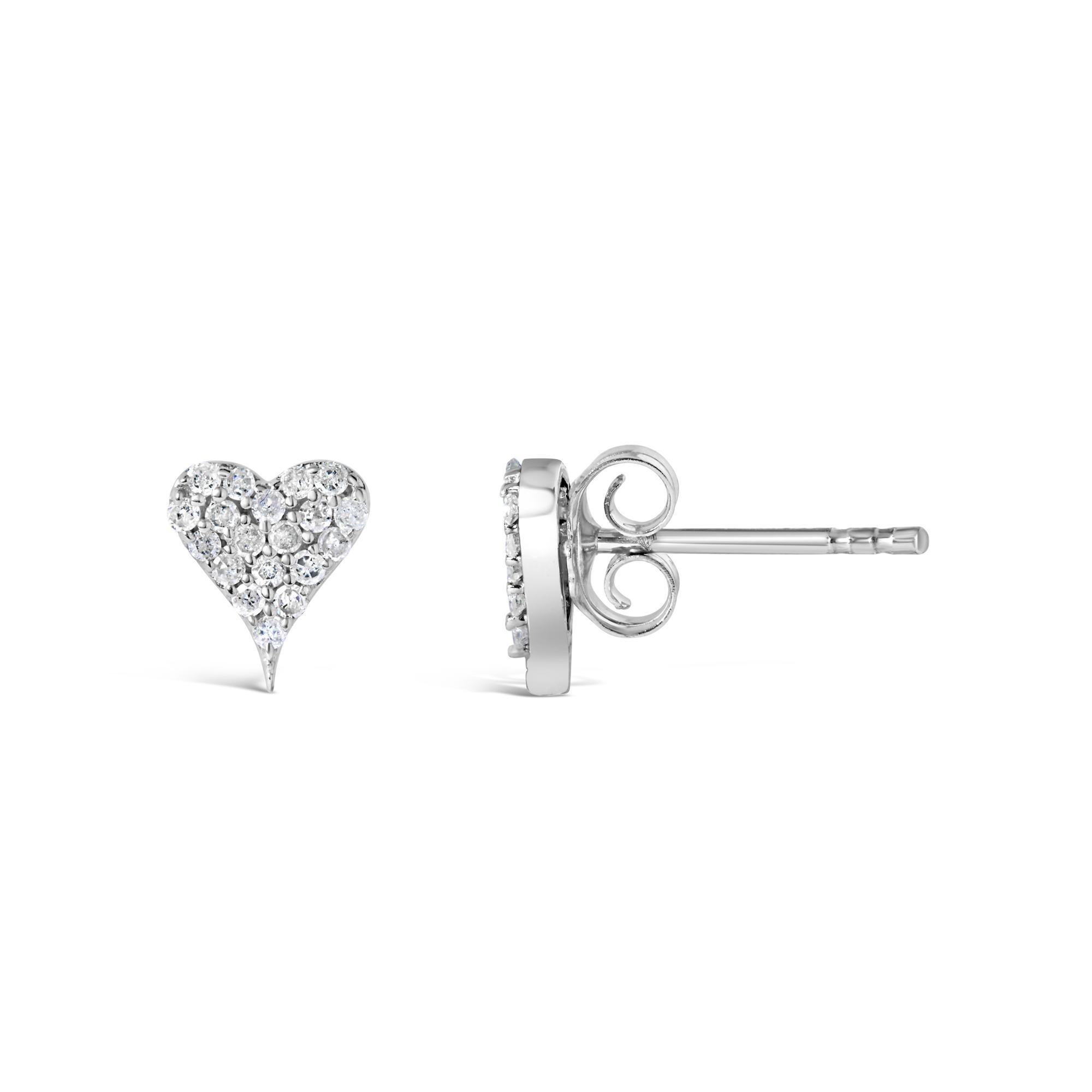 Moderno Orecchini a perno a forma di cuore con diamante da 1/5 Cttw in .925 Sterling Silver in vendita