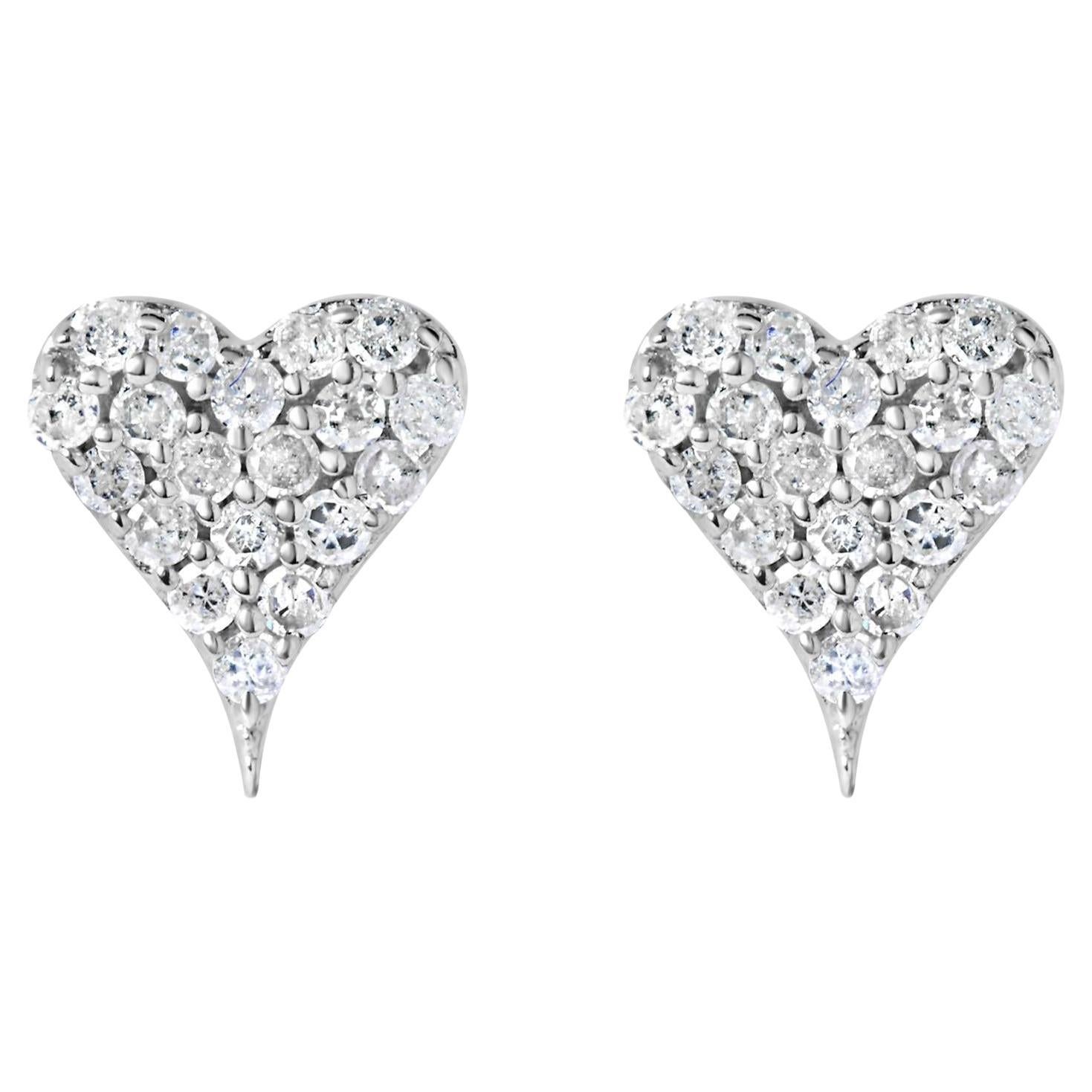 Orecchini a perno a forma di cuore con diamante da 1/5 Cttw in .925 Sterling Silver
