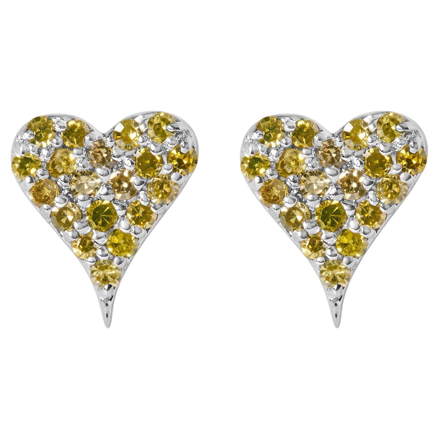 .925 Sterling Silver 1/5 Cttw Yellow Diamond Heart Shaped Earrings (Boucles d
oreilles en forme de cœur)
