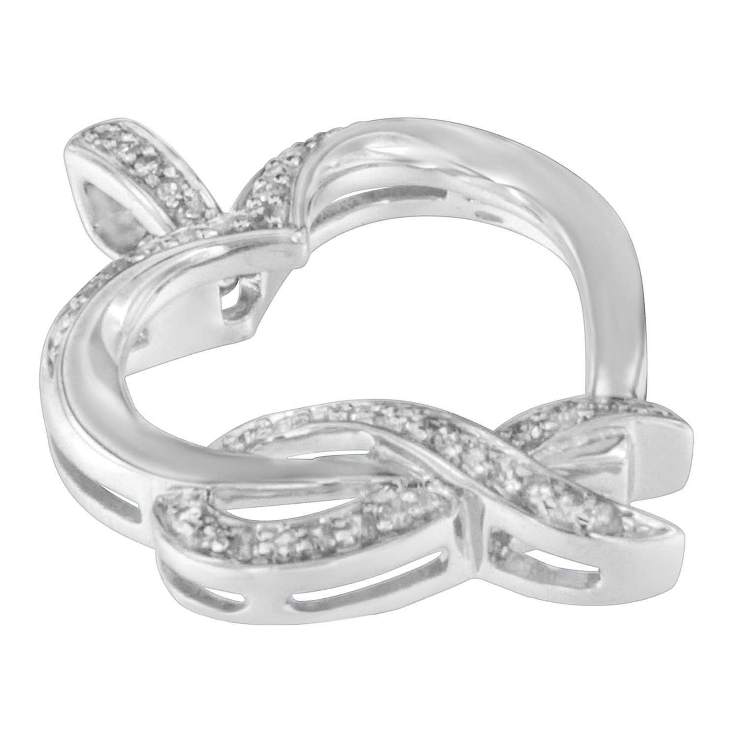 Modern .925 Sterling Silver 1/6 Carat Diamond Heart Pendant Necklace For Sale