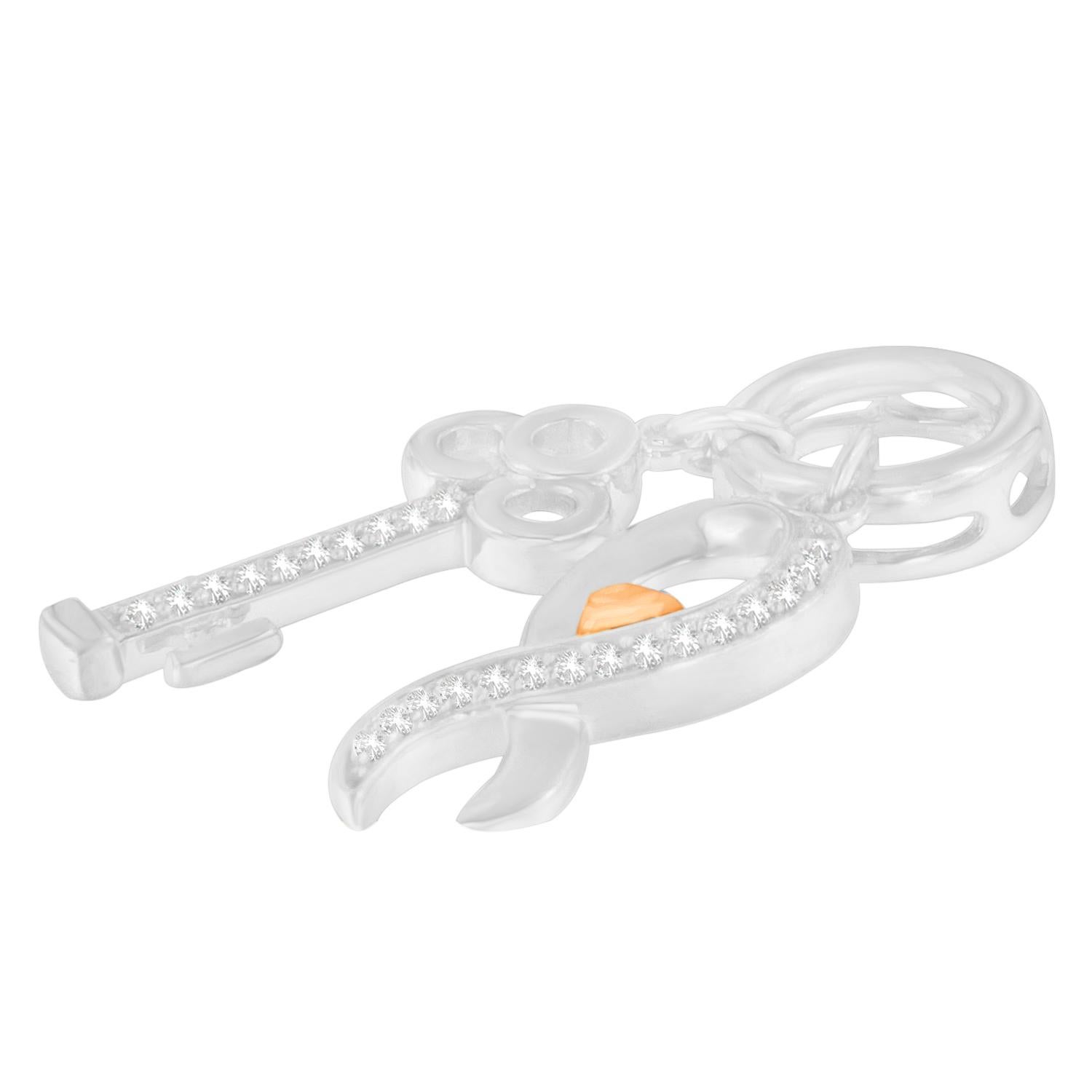 Moderne Collier pendentif clé symbole de diamants de 1/6 carats en argent sterling .925 en vente