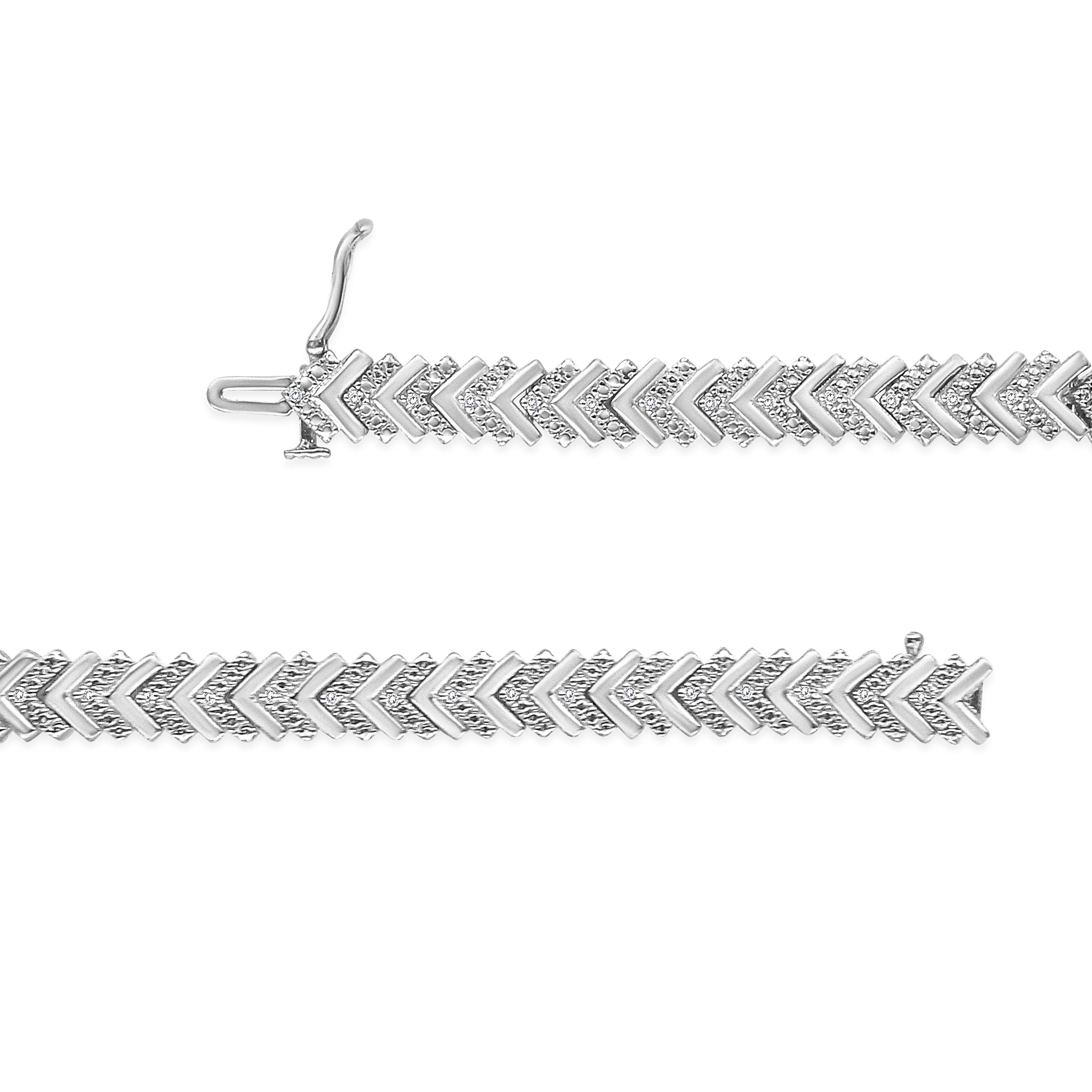 Round Cut .925 Sterling Silver 1/6 Carat Round-Cut Diamond Chevron Wave Link Bracelet For Sale