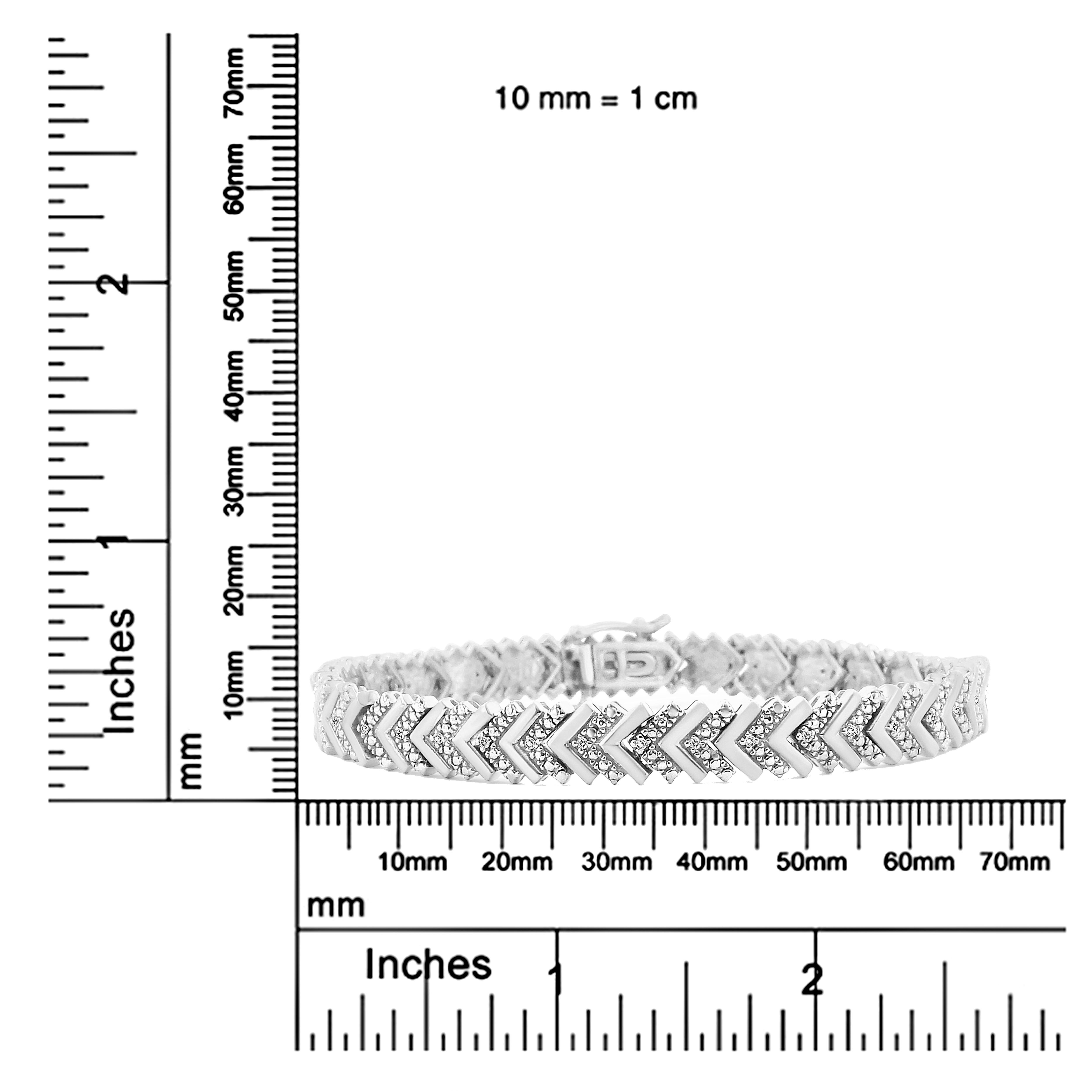 Women's .925 Sterling Silver 1/6 Carat Round-Cut Diamond Chevron Wave Link Bracelet For Sale