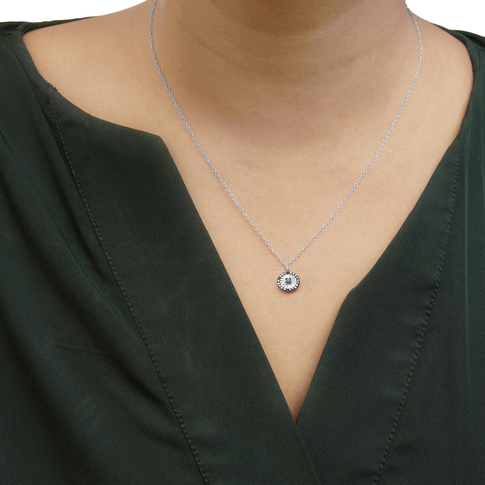 Taglio rotondo Collana con ciondolo a forma di ruota e raggi in argento 925 con 1/6 ctw di diamante blu