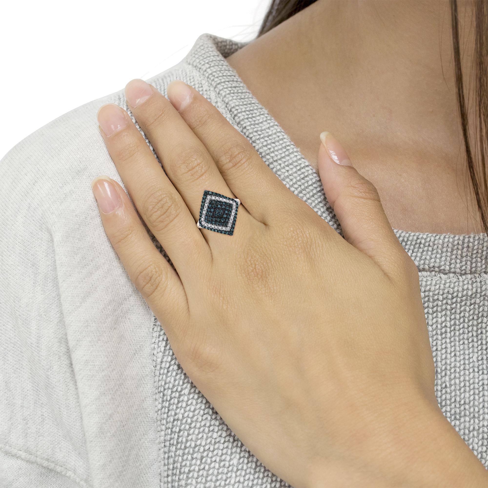 .925 Argento Sterling 1 cttw Diamante Bianco e Blu Trattato  Anello da cocktail In condizioni Nuovo in vendita a New York, NY
