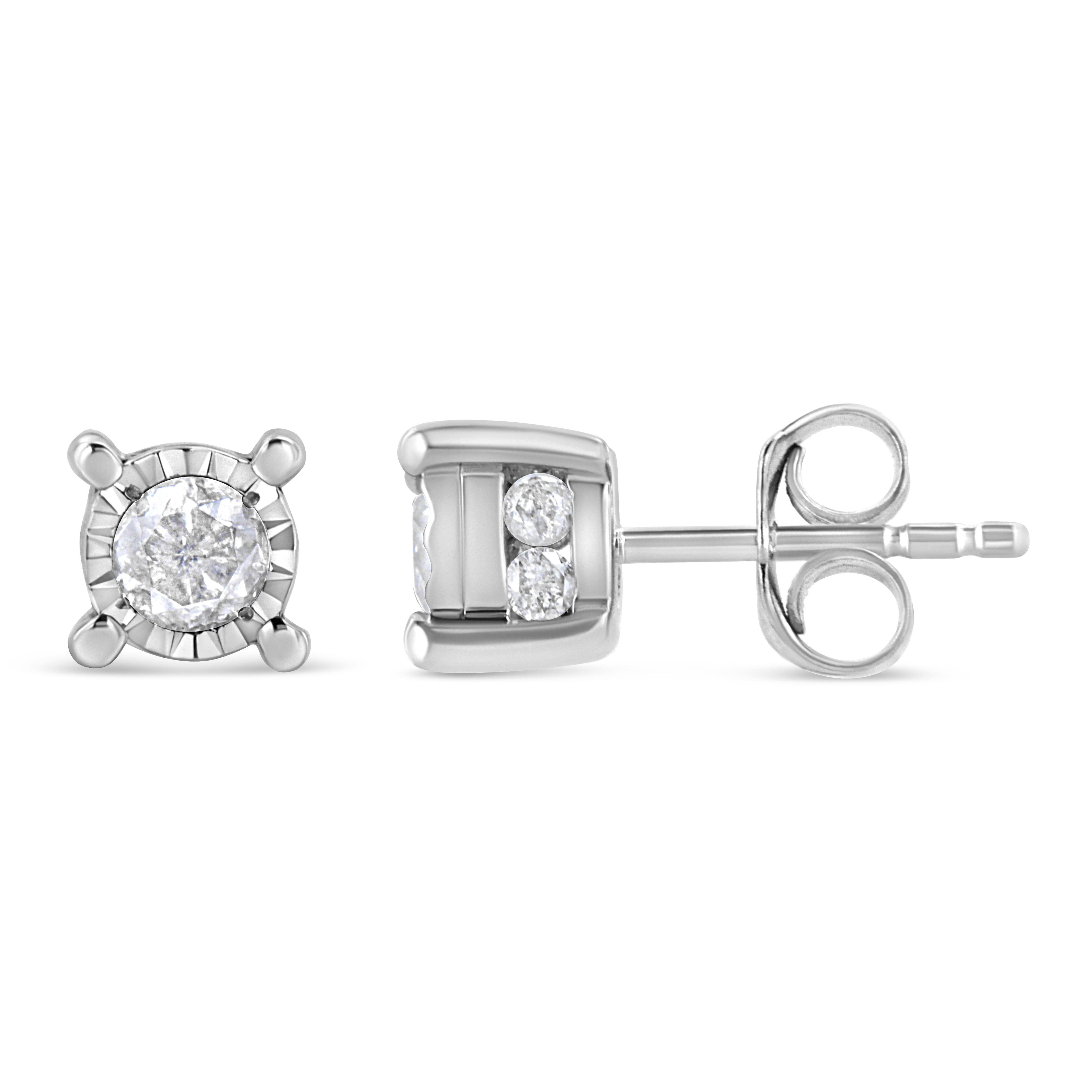 Add a shimmering touch to your wardrobe with these elegant and extravagant diamond studs earrings. The earrings feature 2 round diamonds set in a miracle plate to create a bigger diamond look. Hidden in the basket of the earrings are an 18 round