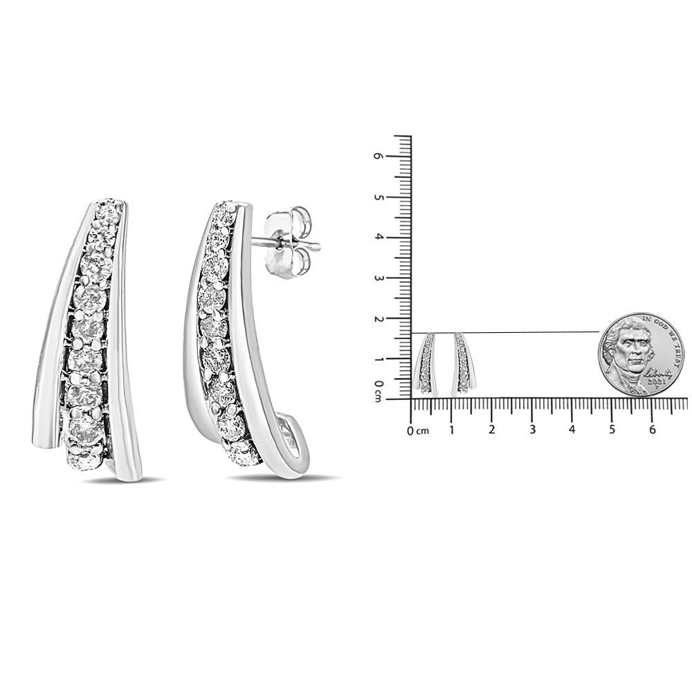 .925 Sterling Silver 1.0 Carat Round Diamond Graduated Huggie Earrings In New Condition For Sale In New York, NY