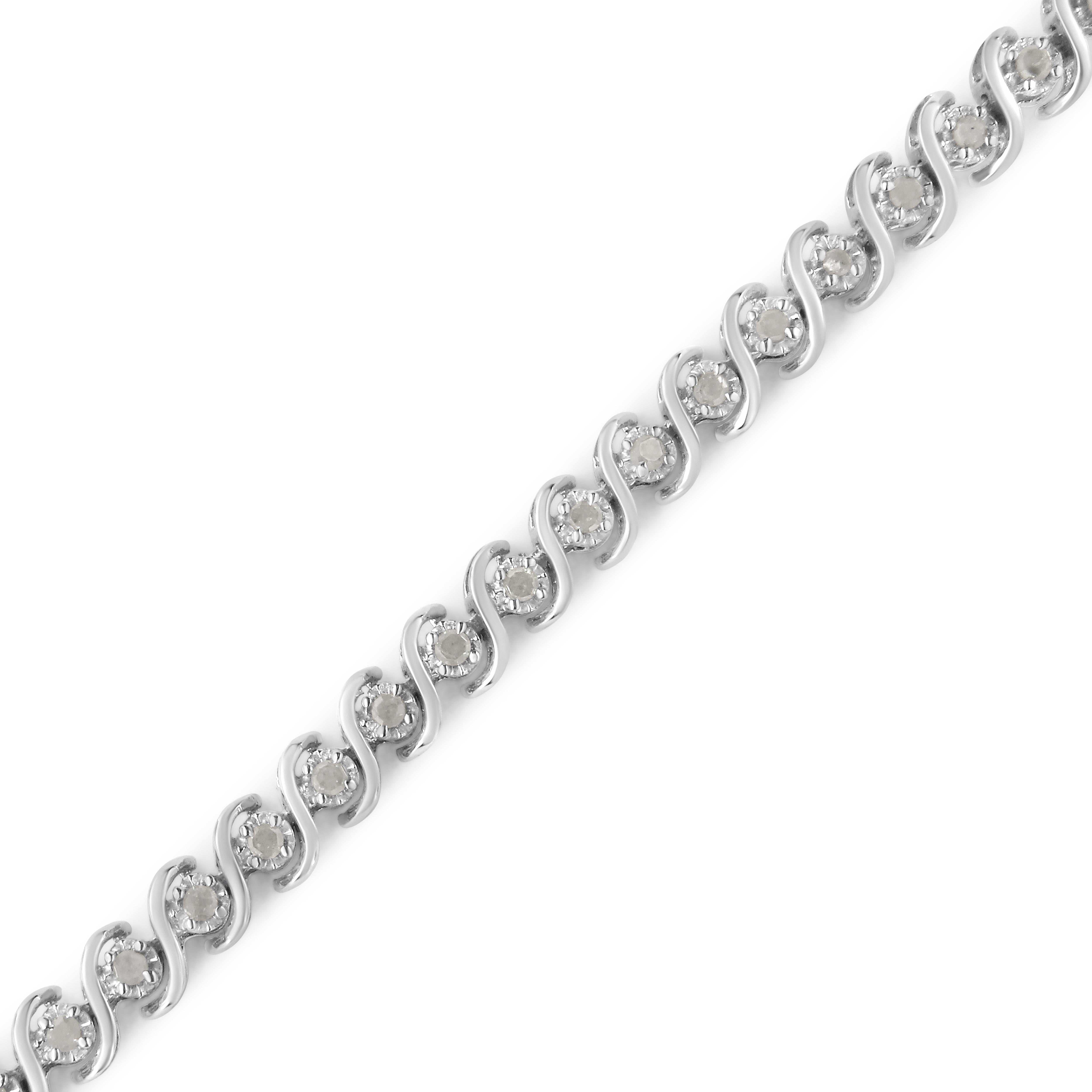 Amplifying your visual presence is the aim of this stunning tennis bracelet which has been designed to shine the spotlight on any one’s personal taste. Impeccably crafted, this gold-plated diamond bracelet is made to the highest of standards. With a