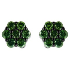 Clous d'oreilles à fleurs en argent sterling avec diamant vert traité de 1,0 carat de .925