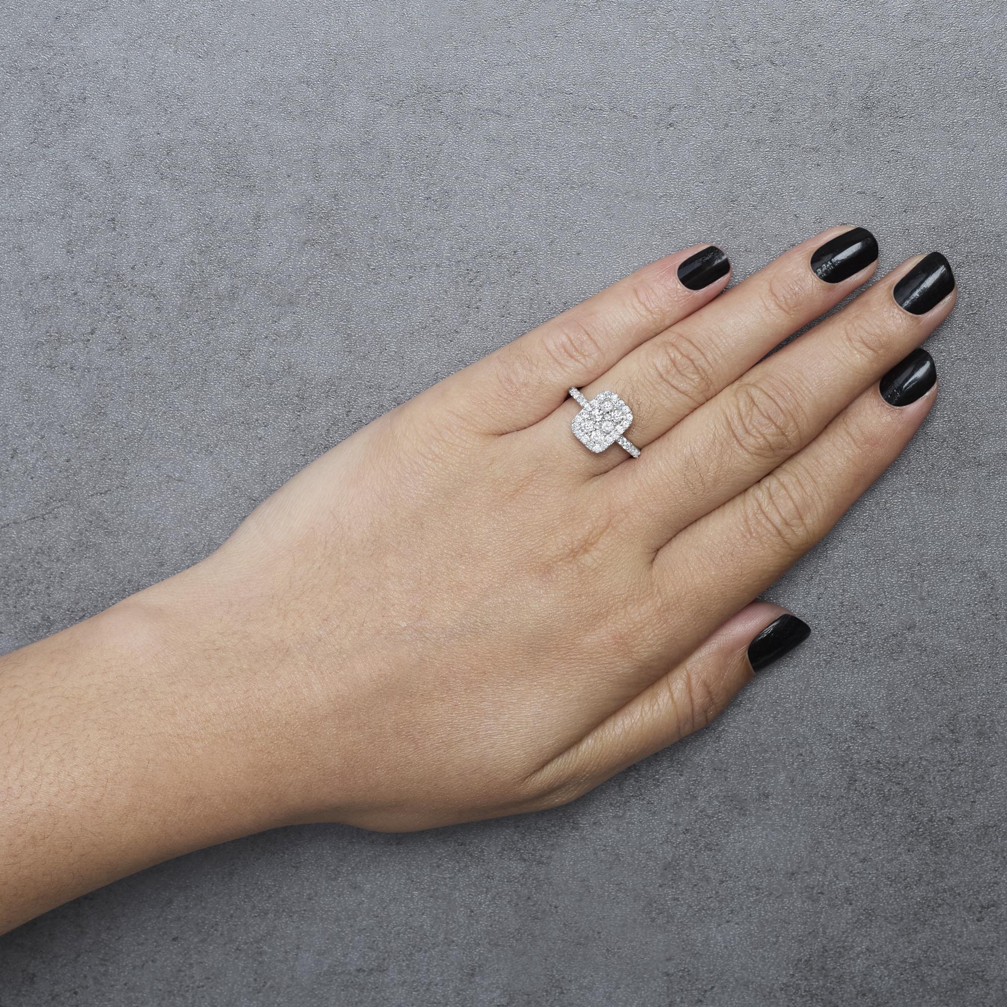 Anillo de cóctel de plata de ley .925 con un racimo de diamantes en forma de esmeralda de 1,0 qt en Nuevo estado para la venta en New York, NY