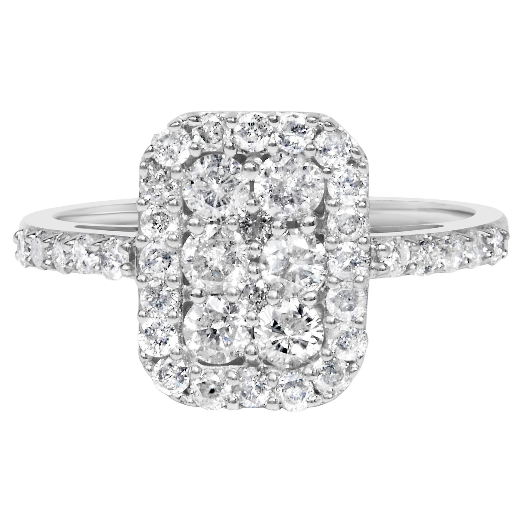 Anillo de cóctel de plata de ley .925 con un racimo de diamantes en forma de esmeralda de 1,0 qt