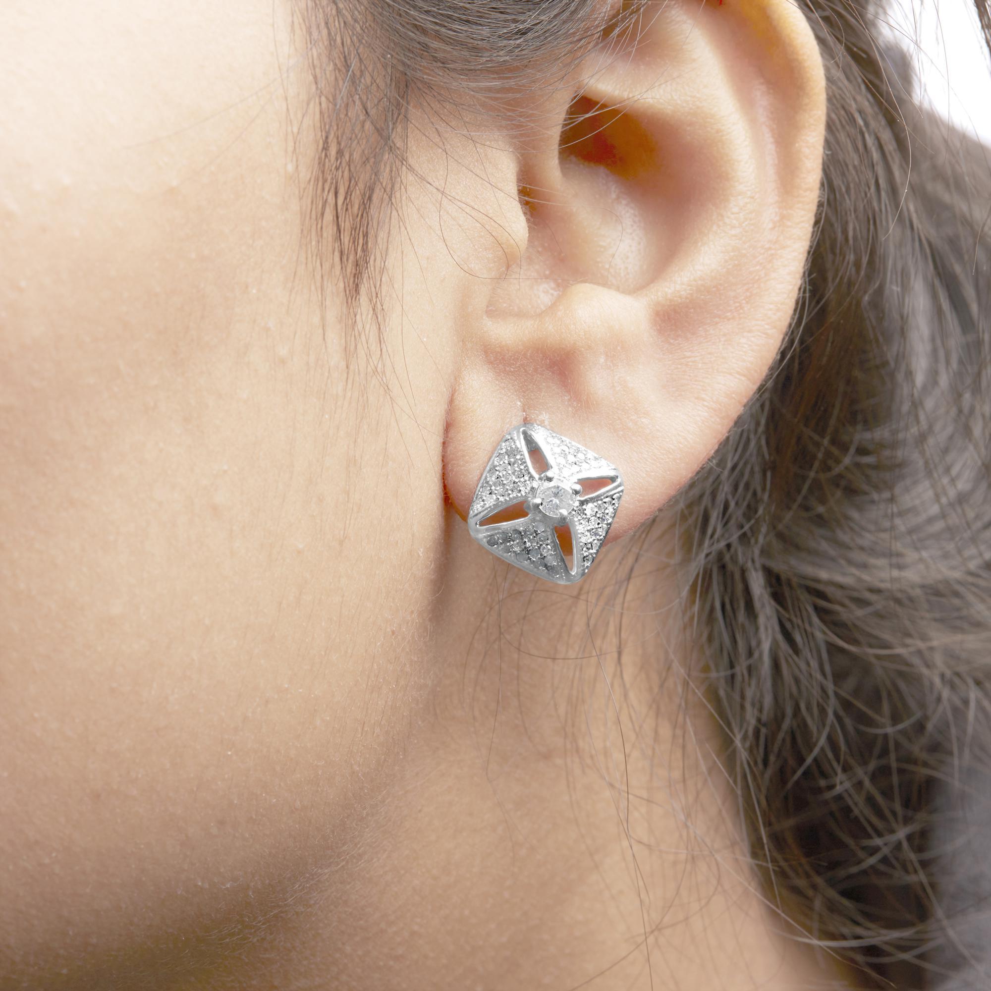Taglio rotondo Orecchino a rombo tempestato di diamanti in .925 Sterling Silver 1.0 Cttw in vendita
