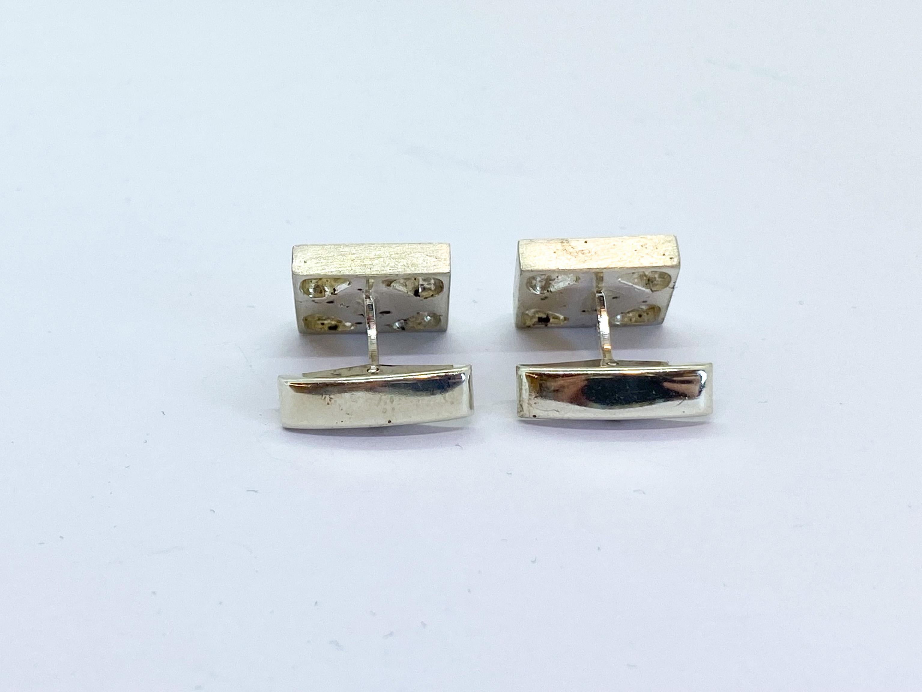 925 Sterling Silver 1995 Vaasa Finland Spectrolite Cufflinks
Unused new Cufflinks.
Stock of an old discontinued jeweler's shop.
Made 1995 Not polished,
Made Vaasa Finland.
Stamp JA =Johan Edvard Appelgren