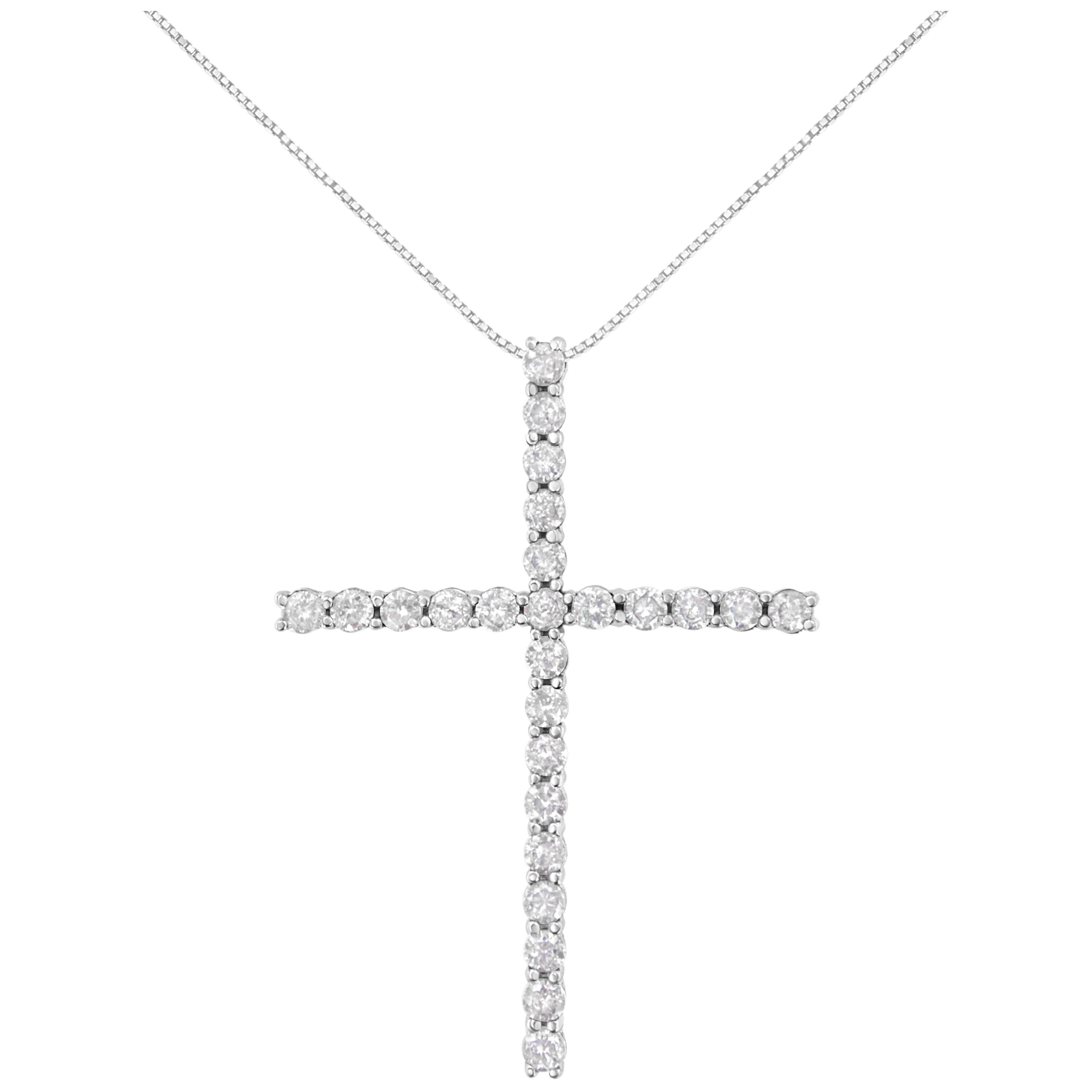 .925 Sterling Silver 2 1/2 cttw Diamond Cross Pendant Necklace (H-I, I2-I3) en vente