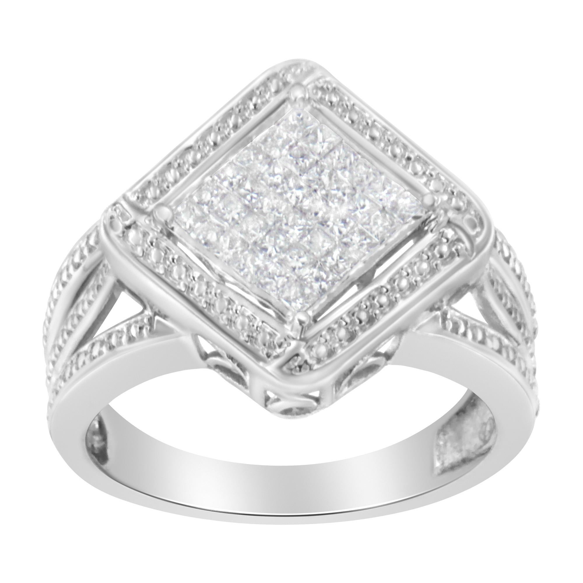 Elegante et intemporelle, cette magnifique bague de cocktail en argent sterling 92,5 % présente un poids total de 0,4 carat de diamants avec 36 pierres individuelles. La bague de mode présente un diamant composite carré sur pointe composé de 36