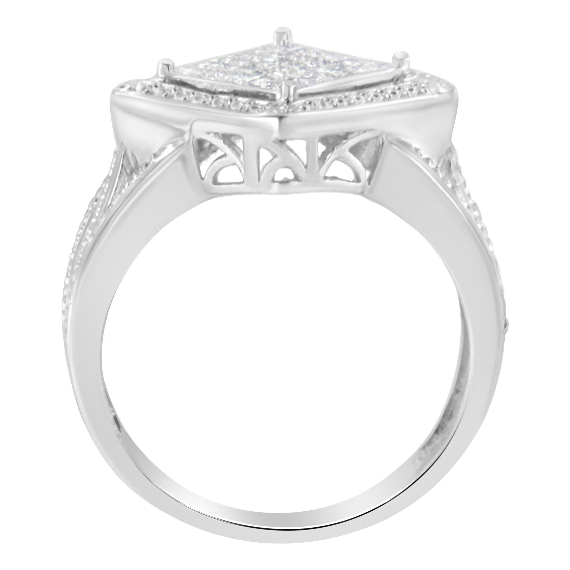 Taille princesse .925 Sterling Silver 2/5 Cttw Princess Cut Diamond Cocktail Ring en vente