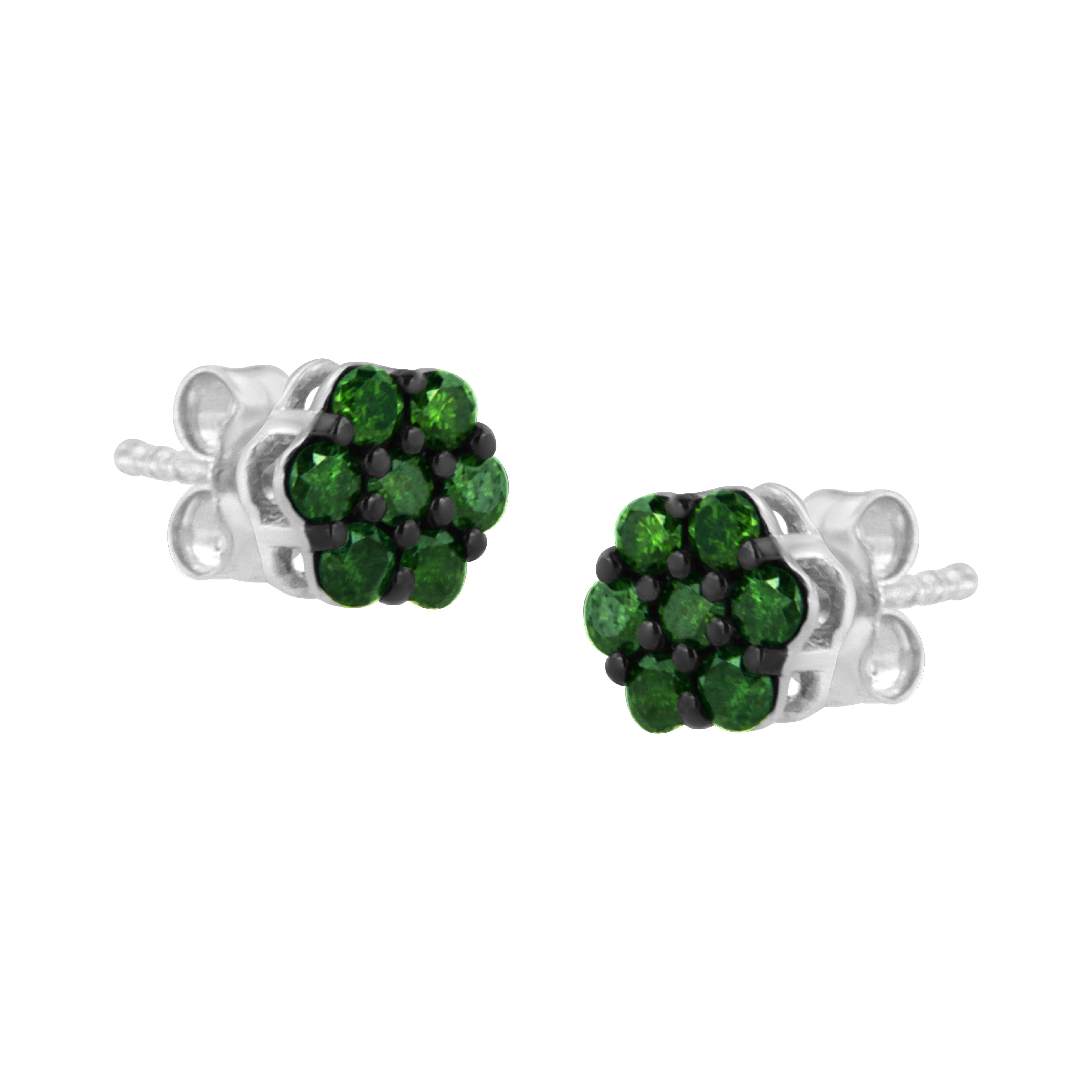 Pendiente de plata de ley .925 con racimo floral de diamantes verdes tratados de 2,0 quilates Contemporáneo en venta