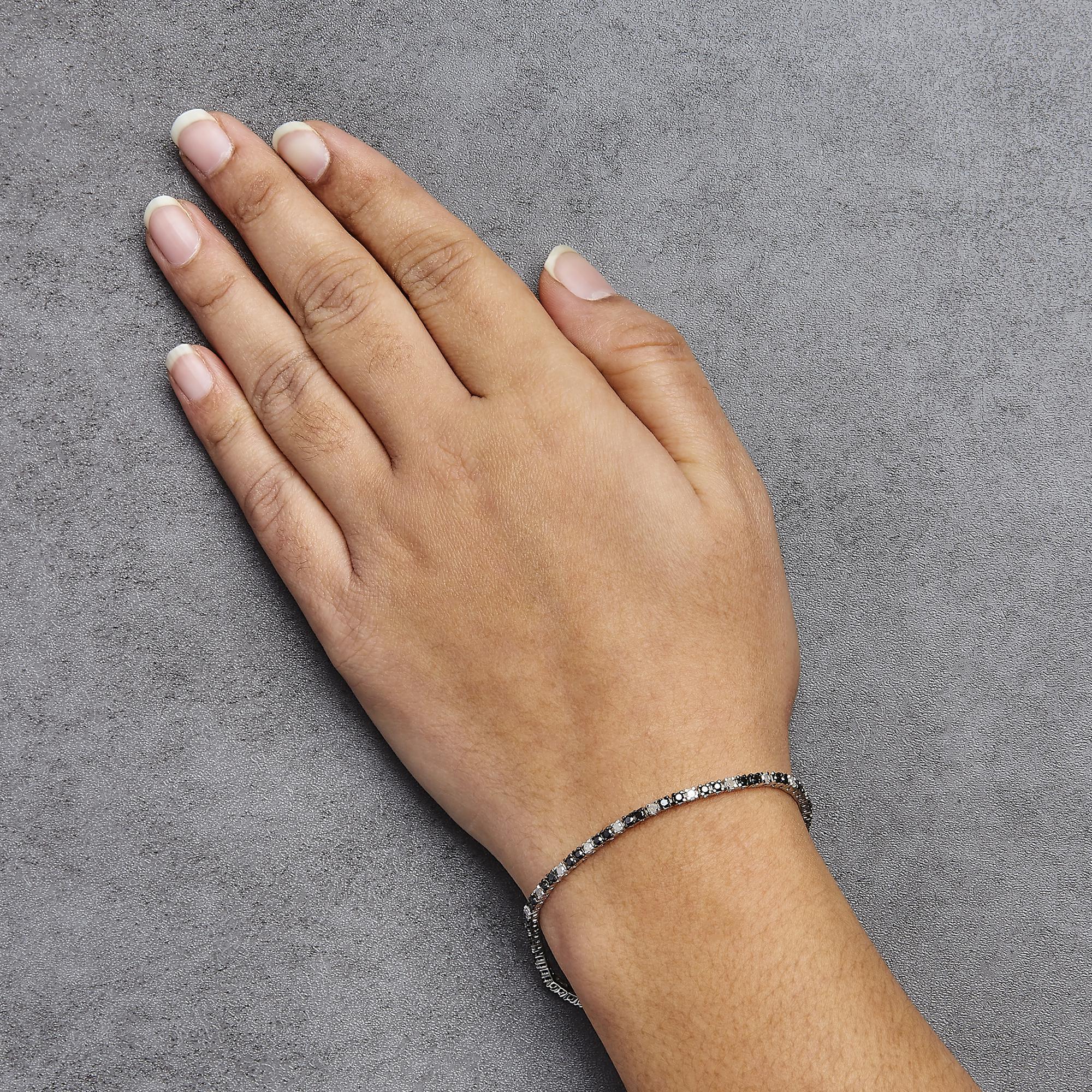 Bracciale tennis in argento 925 con diamanti bianchi e neri da 2,0 ctw In condizioni Nuovo in vendita a New York, NY