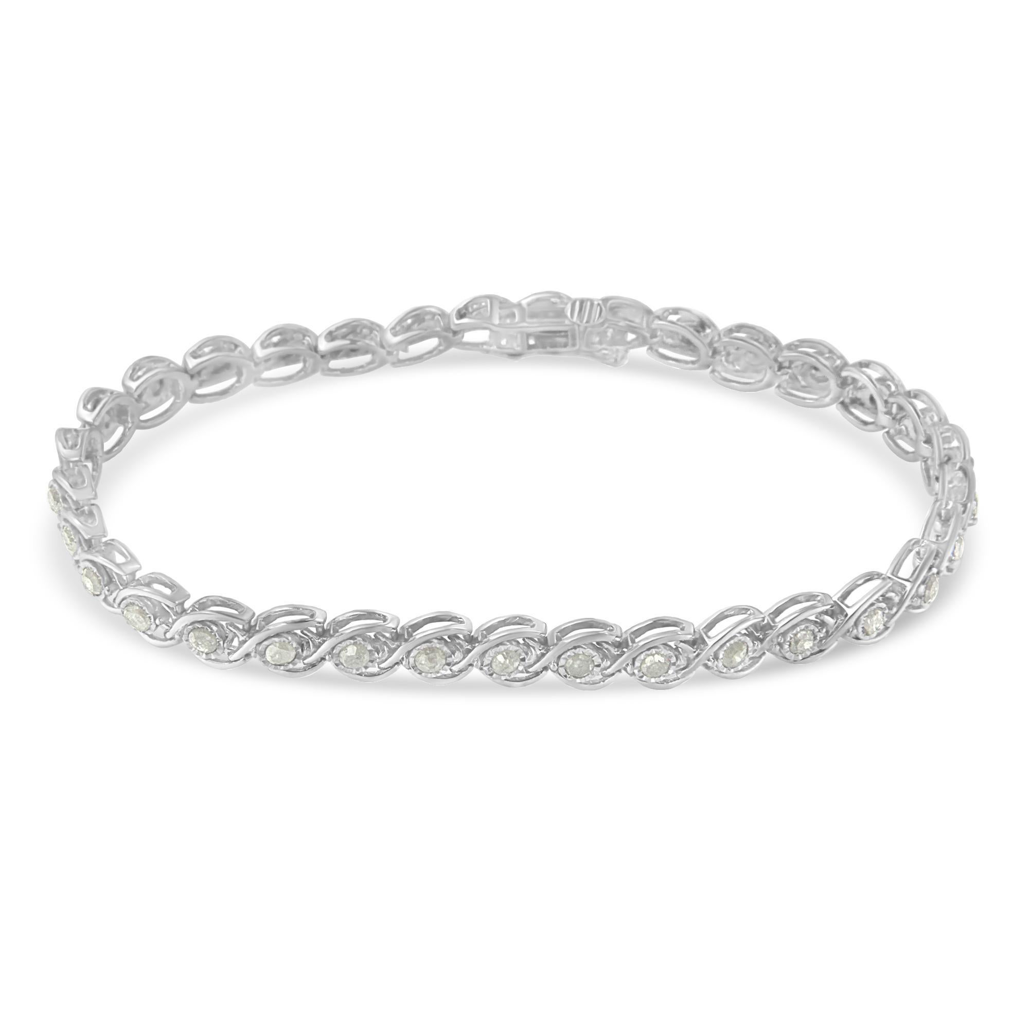 Ein Gliederarmband aus Sterlingsilber mit Diamanten im Rosenschliff, gefasst in einem C-förmigen Design. Insgesamt gibt es 33 Diamanten, die ein Gesamtgewicht von 2 Karat haben. Die Diamanten sind Promo-Qualität, die auf der Farbskala der Diamanten