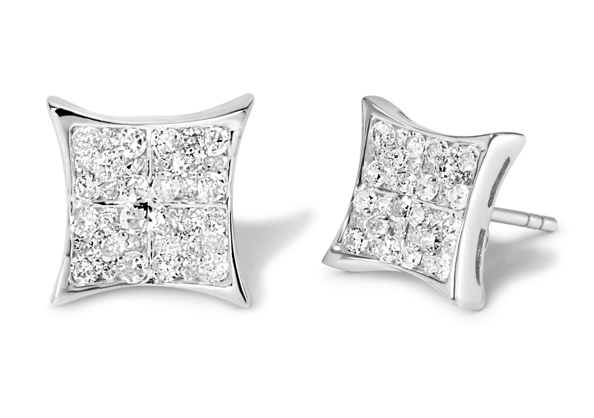 Elegati nell'eleganza senza tempo di questi orecchini in argento sterling, sapientemente realizzati per attirare lo sguardo con il loro incantevole scintillio. Ogni pezzo, realizzato in resistente argento 925, presenta un'affascinante cornice