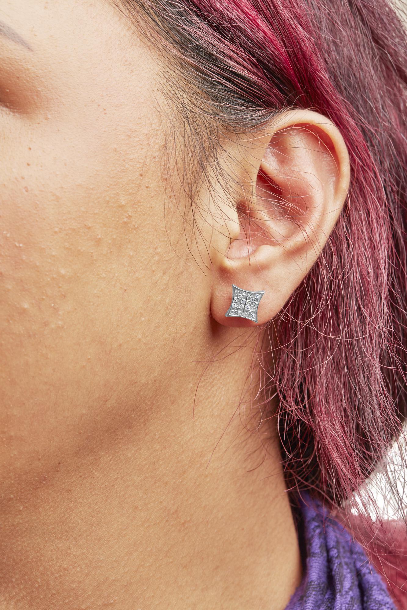 Taglio rotondo .925 A. Silver 3/4 Cttw Diamond Composite Curved Square Stud Earring in vendita