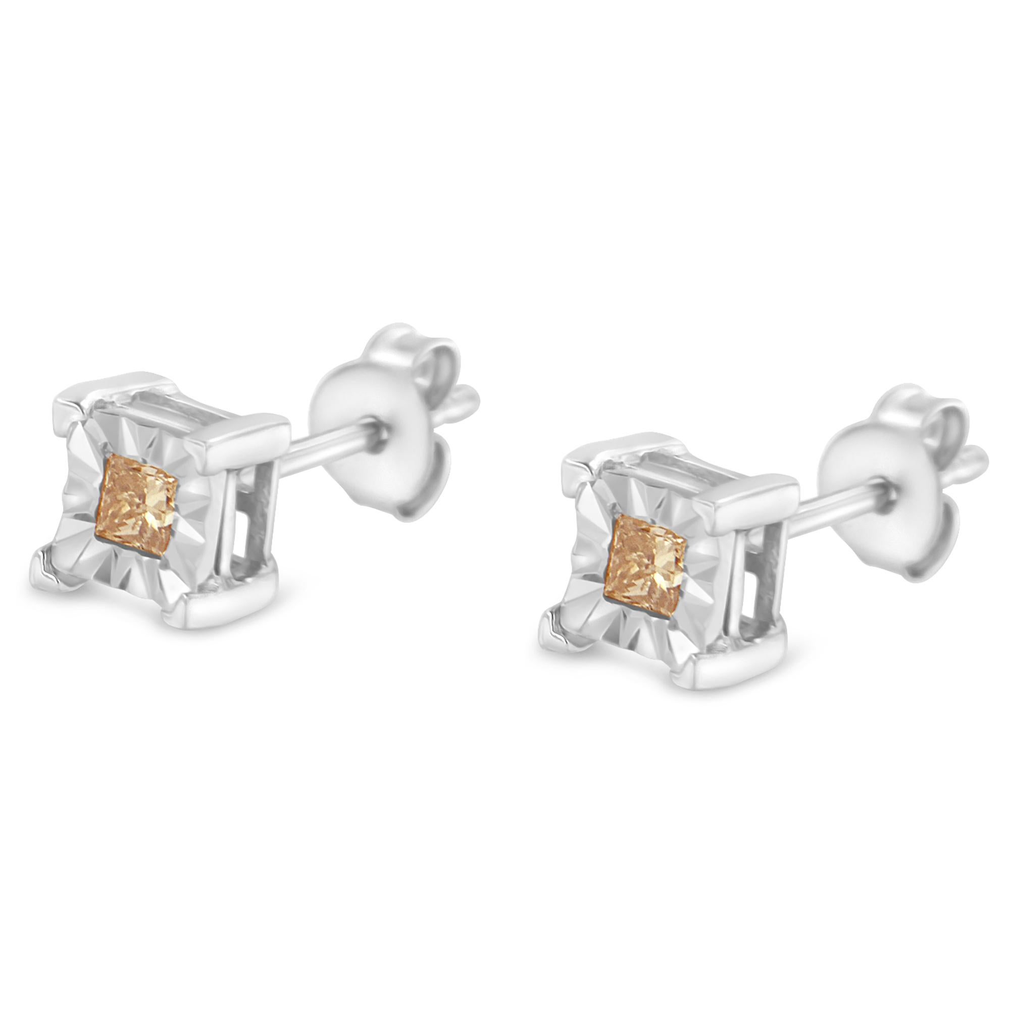Contemporaneo .925 Sterling Silver 3/8 Carat Princess-Cut Diamond Solitaire Stud Earrings in vendita