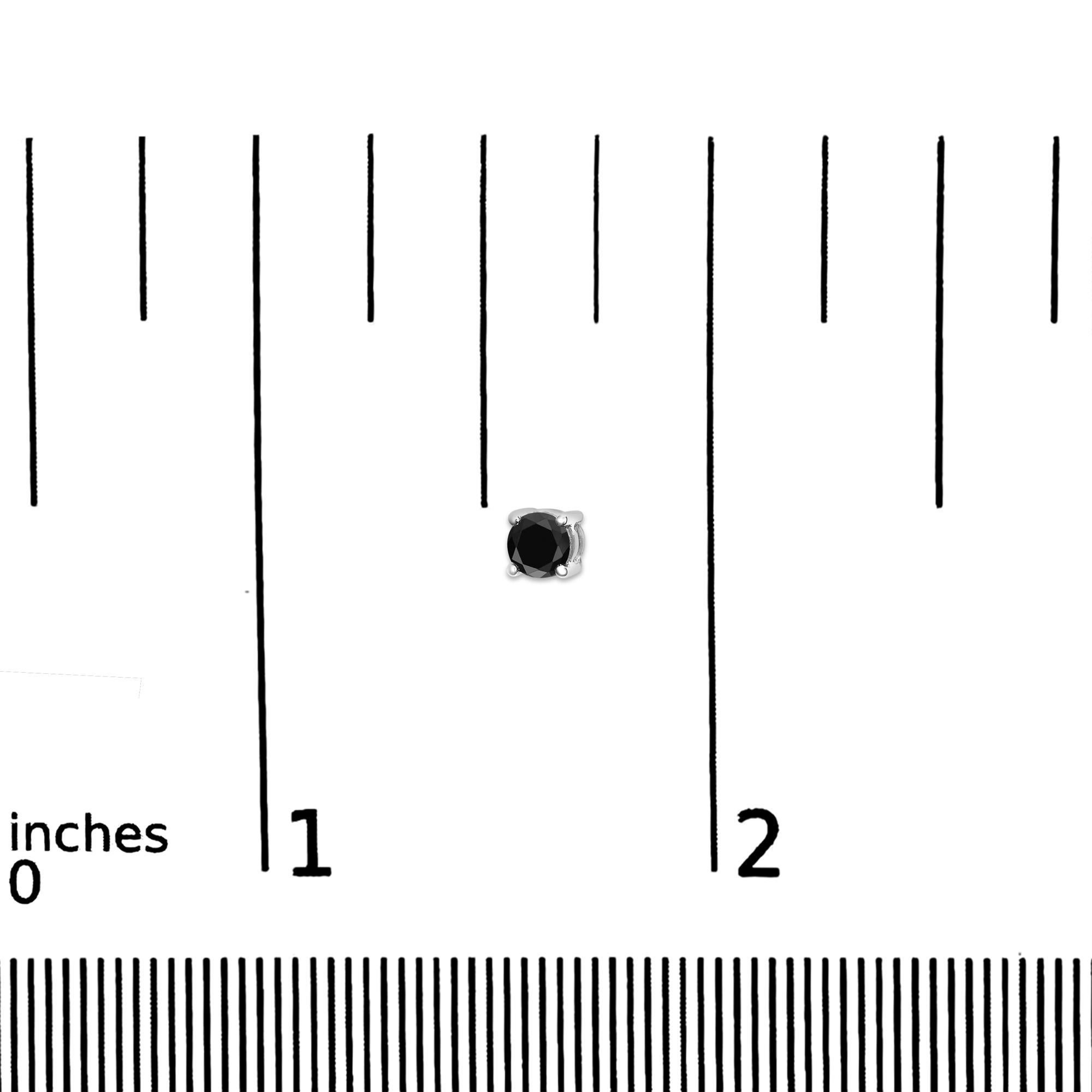 Orecchini a perno in argento 925 con diamante nero da 3/8 cttw In condizioni Nuovo in vendita a New York, NY