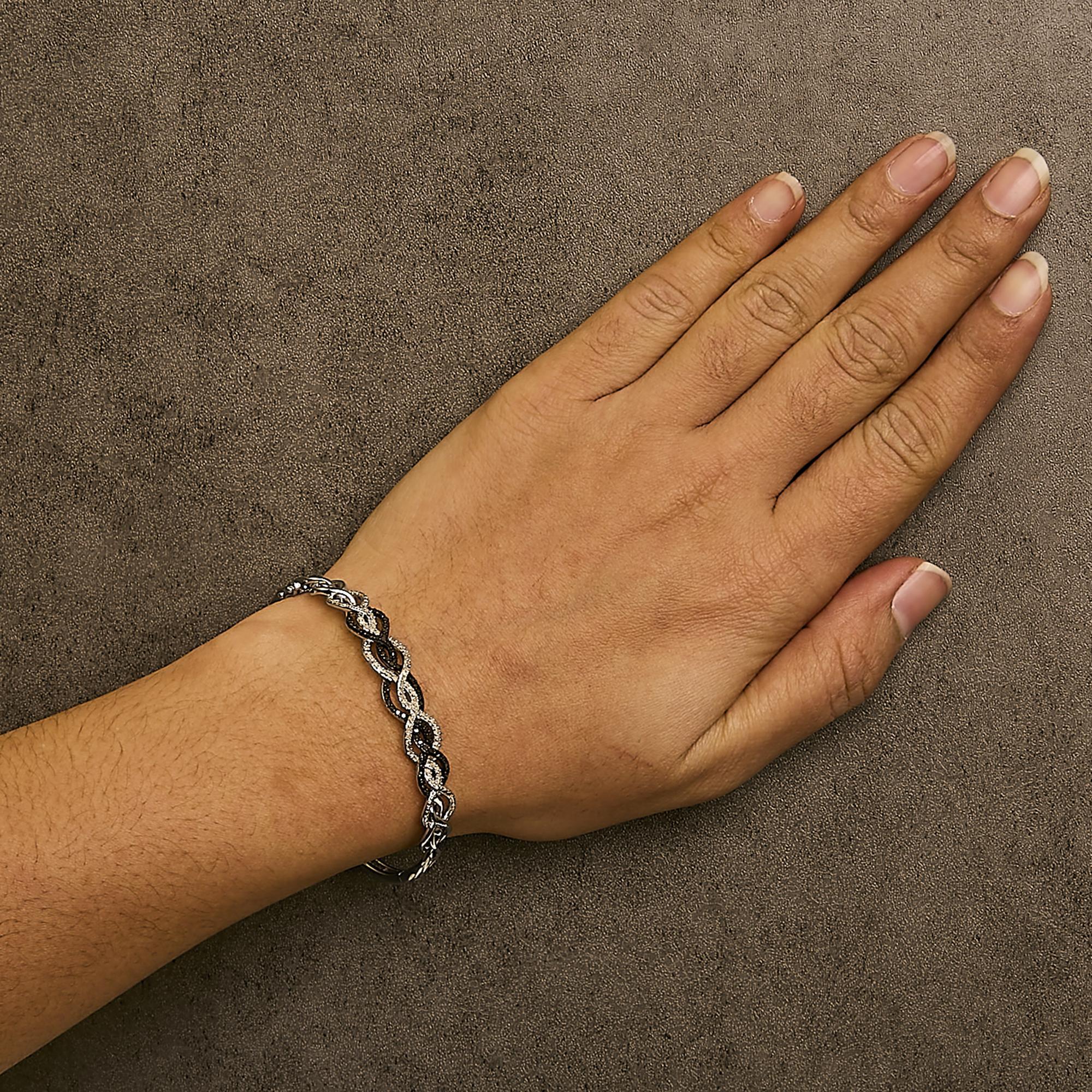 .925 Sterling Silber 3/8 Cttw Weiß und Schwarzer Diamant Wirbel Armreif Armband (Rundschliff) im Angebot