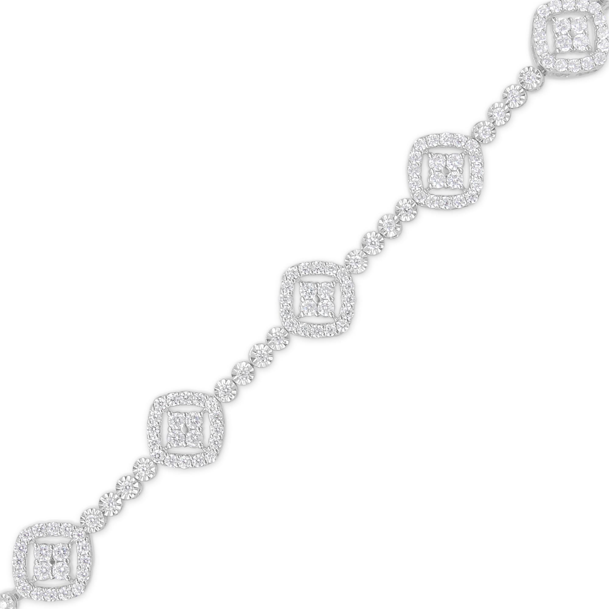 Taglio rotondo .925 Bracciale a maglie quadrate con diamante aureolato in argento 925 da 3,0 cttw in vendita