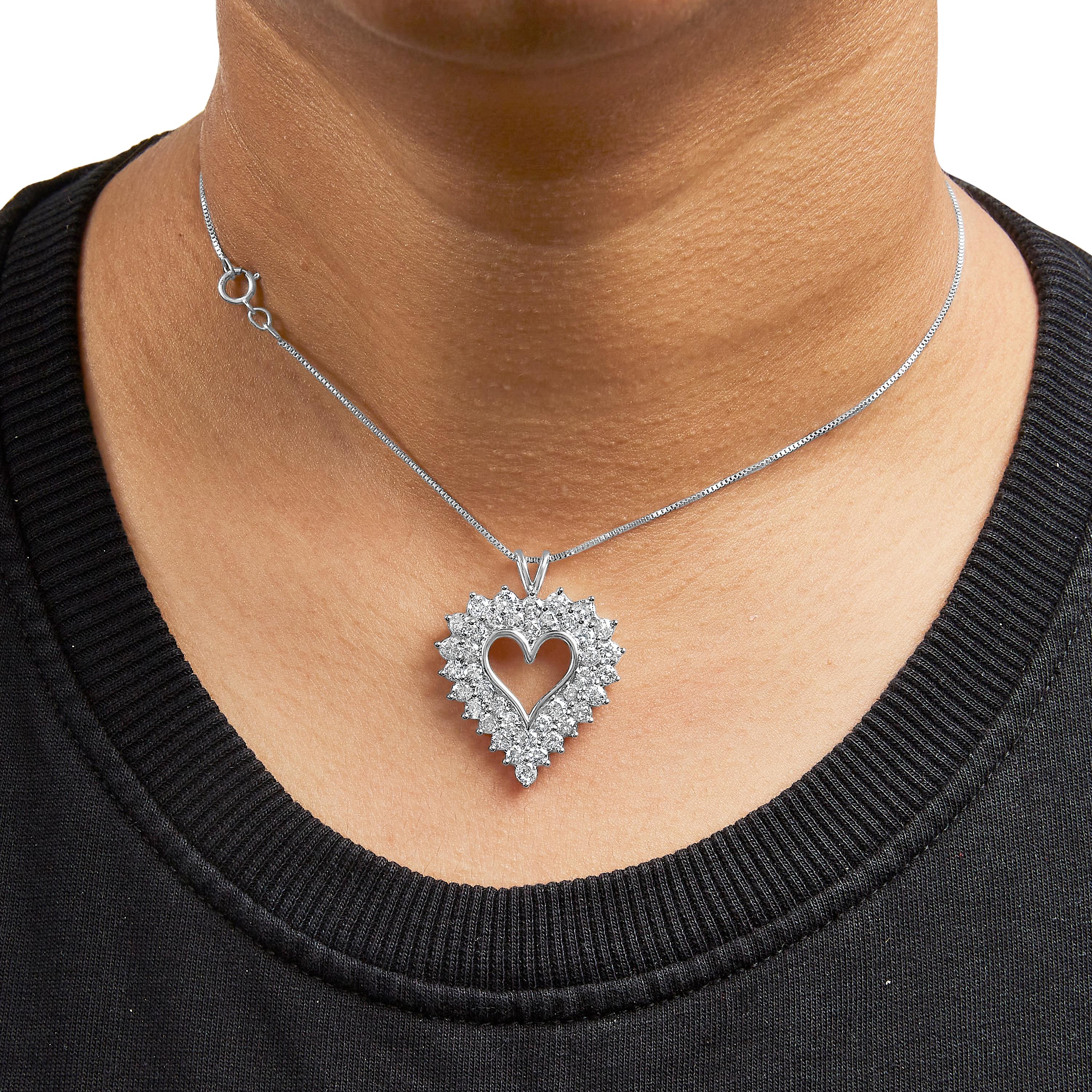 Taille ronde A Silver 4.0 Carat Diamond Two Row Open Heart Pendant Necklace en vente