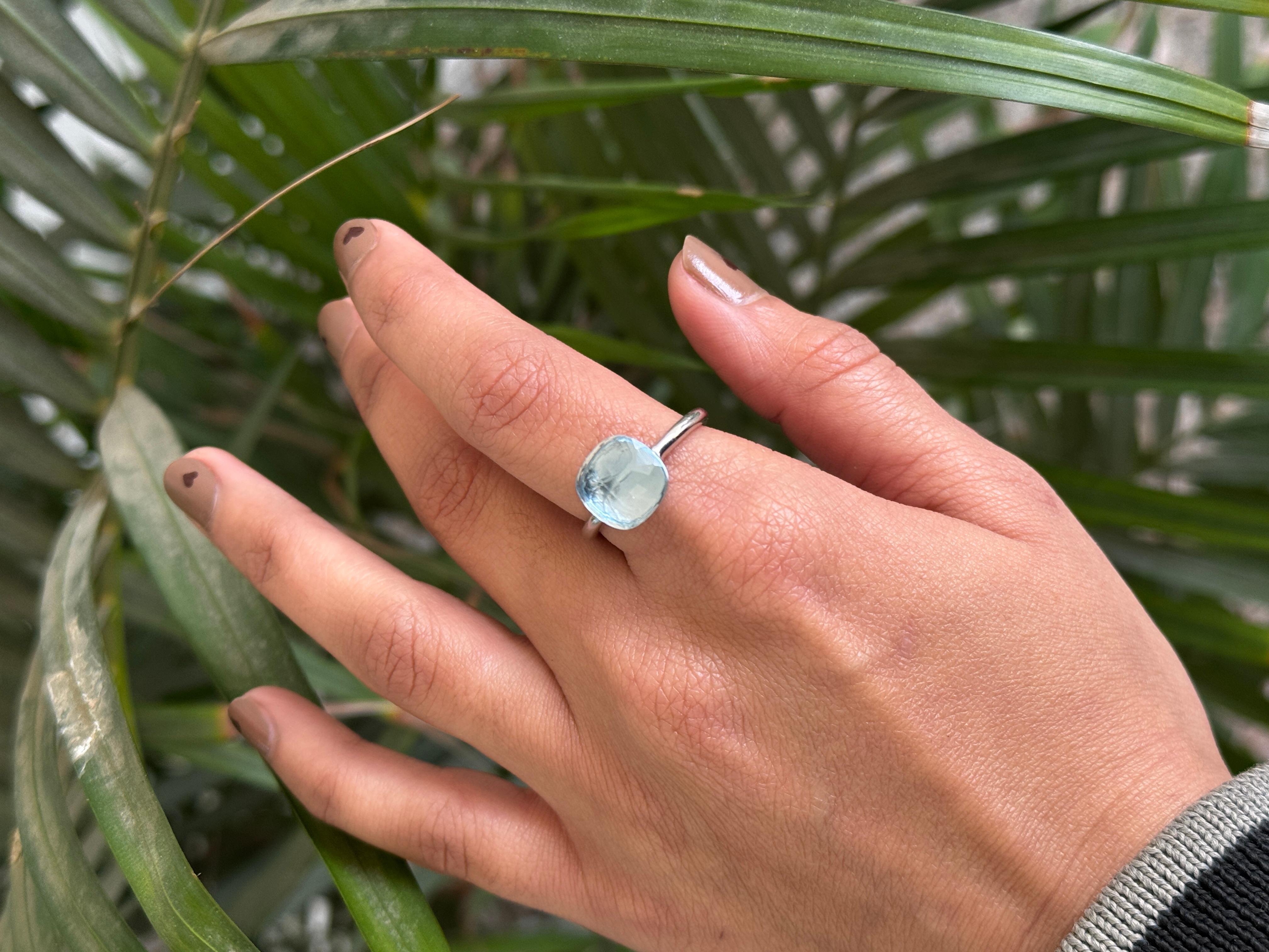 For Sale:  925 Sterling Silver 7.90 Ct Blue Topaz Single Stone Unisex Ring for Him 8