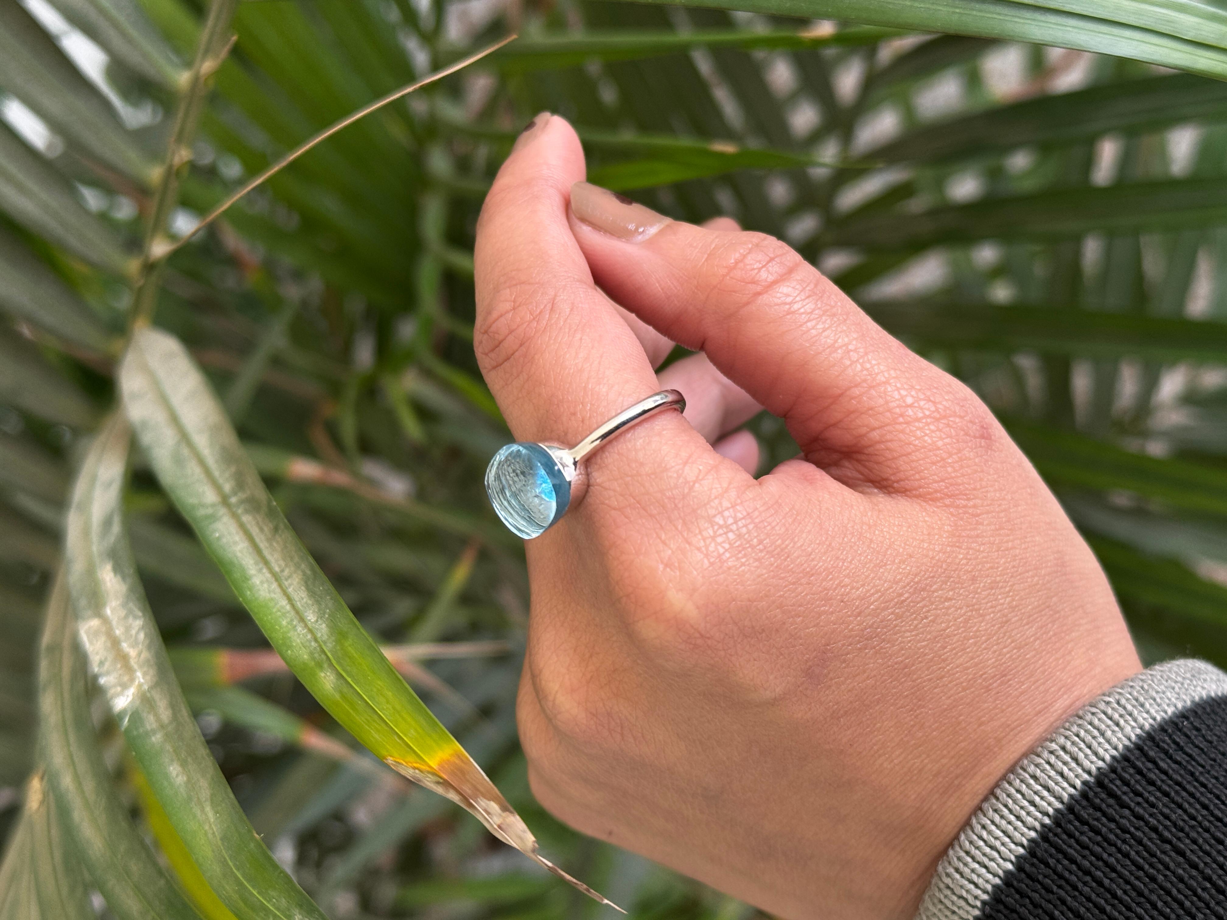 For Sale:  925 Sterling Silver 7.90 Ct Blue Topaz Single Stone Unisex Ring for Him 9